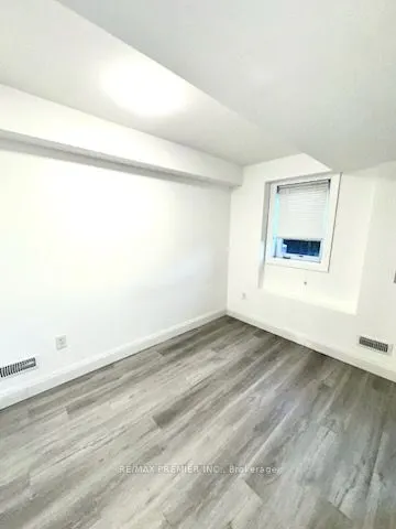 34 WALTER SINCLAIR Court