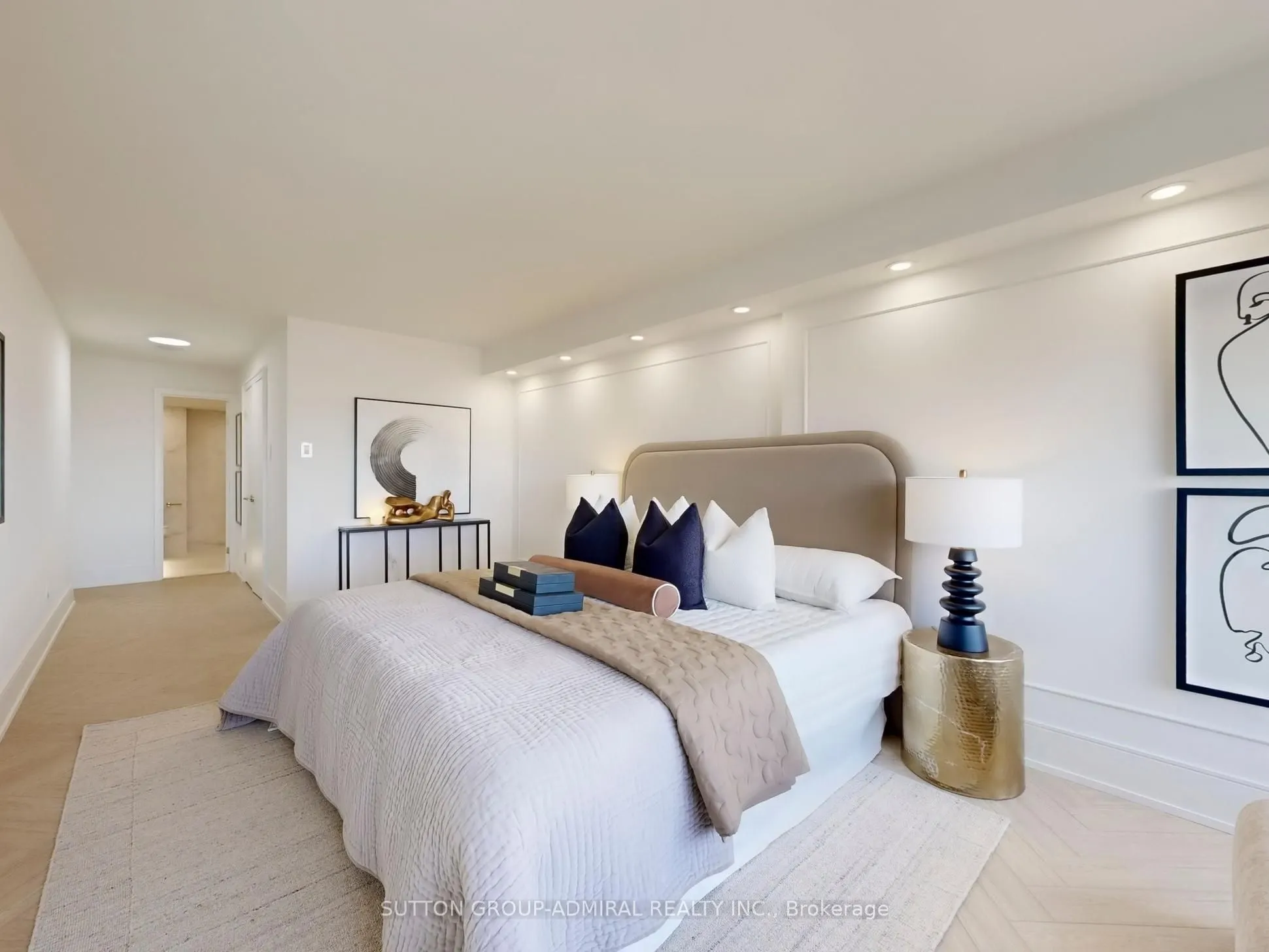1 Clark Avenue W, #704