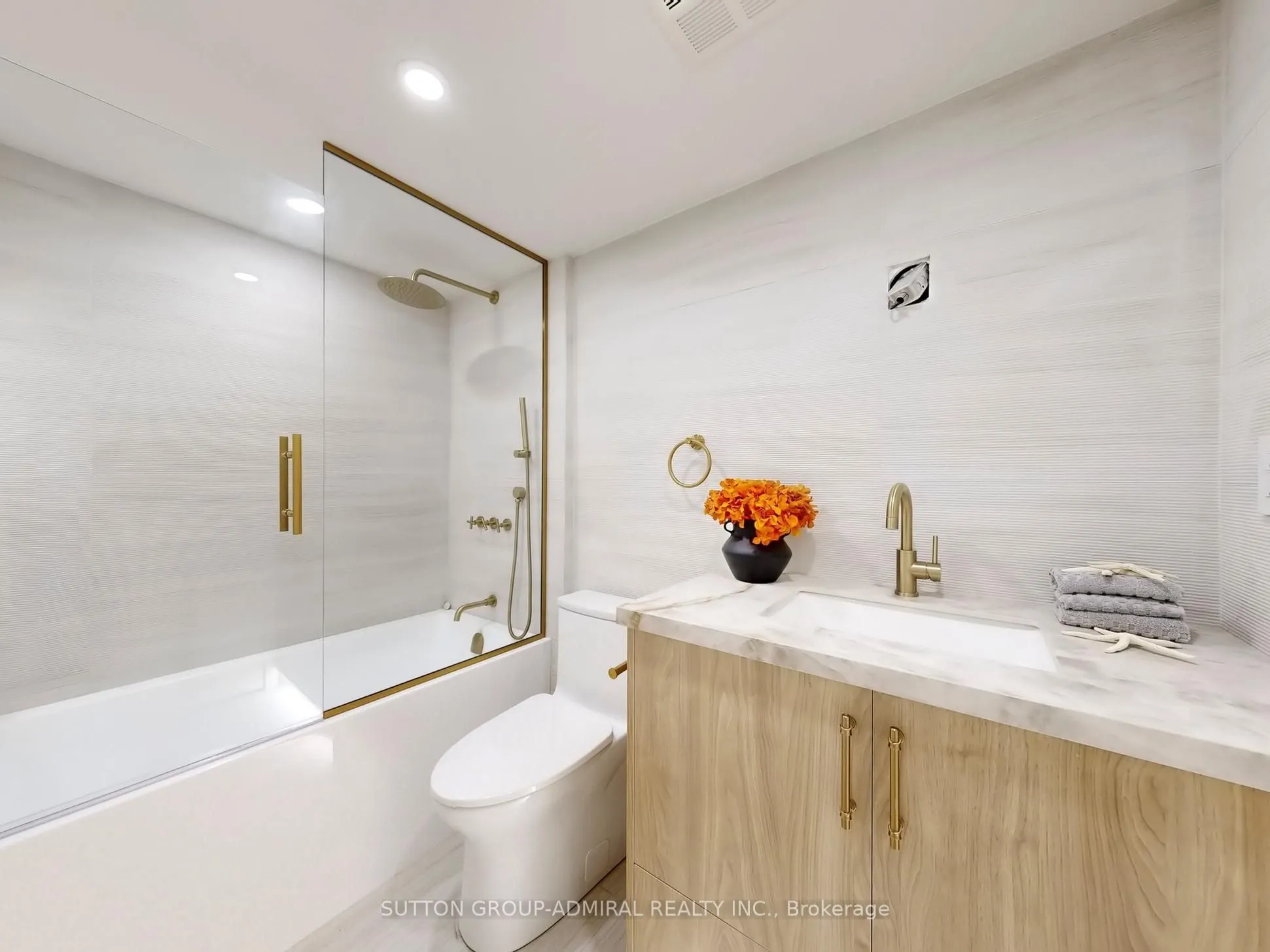 1 Clark Avenue W, #704