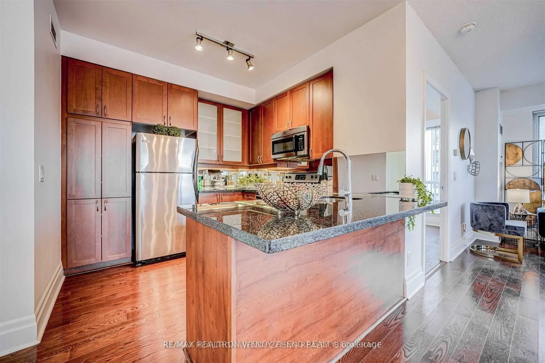 1 Upper Duke Crescent, #609