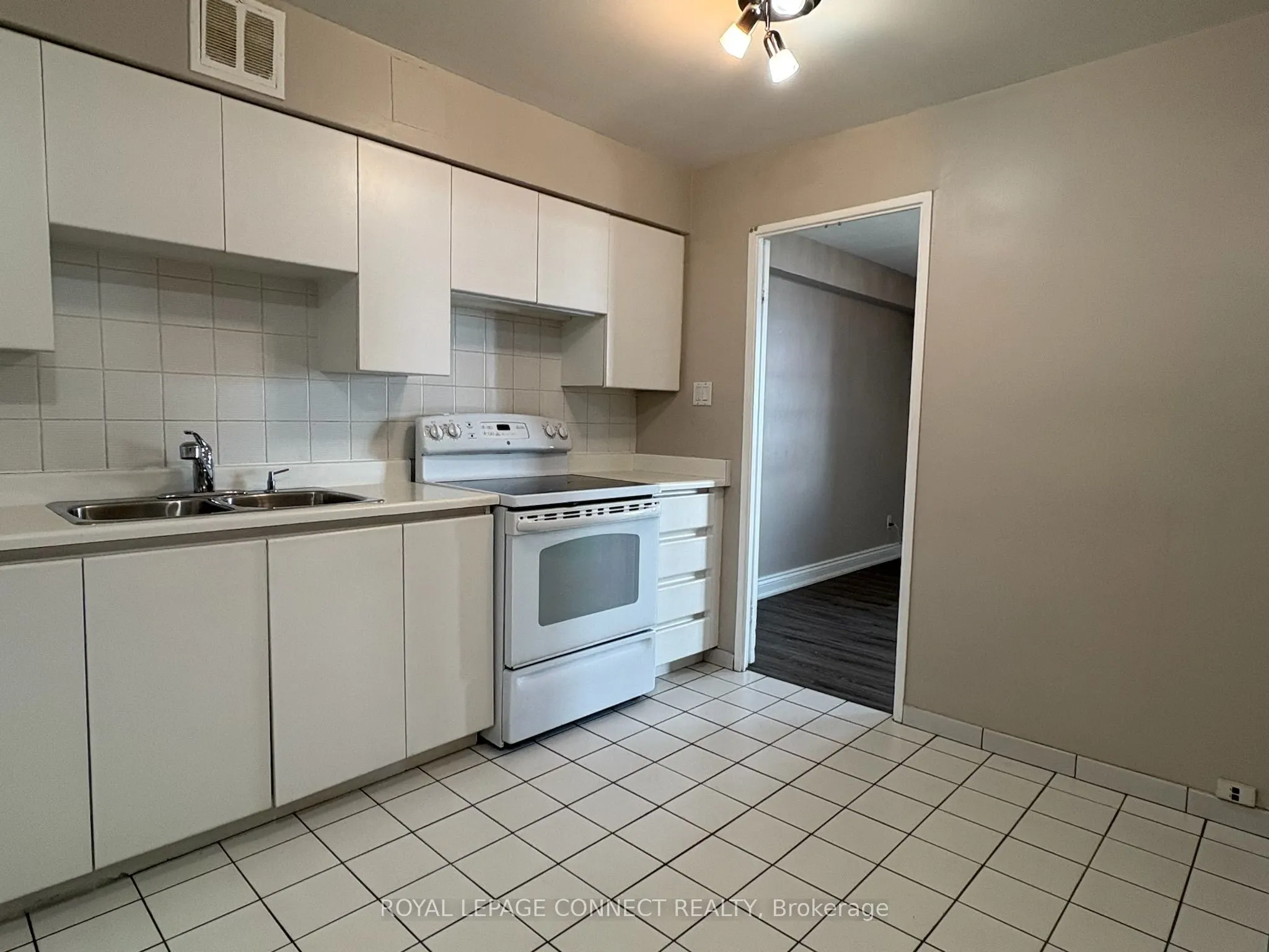 80 Inverlochy Boulevard, #910