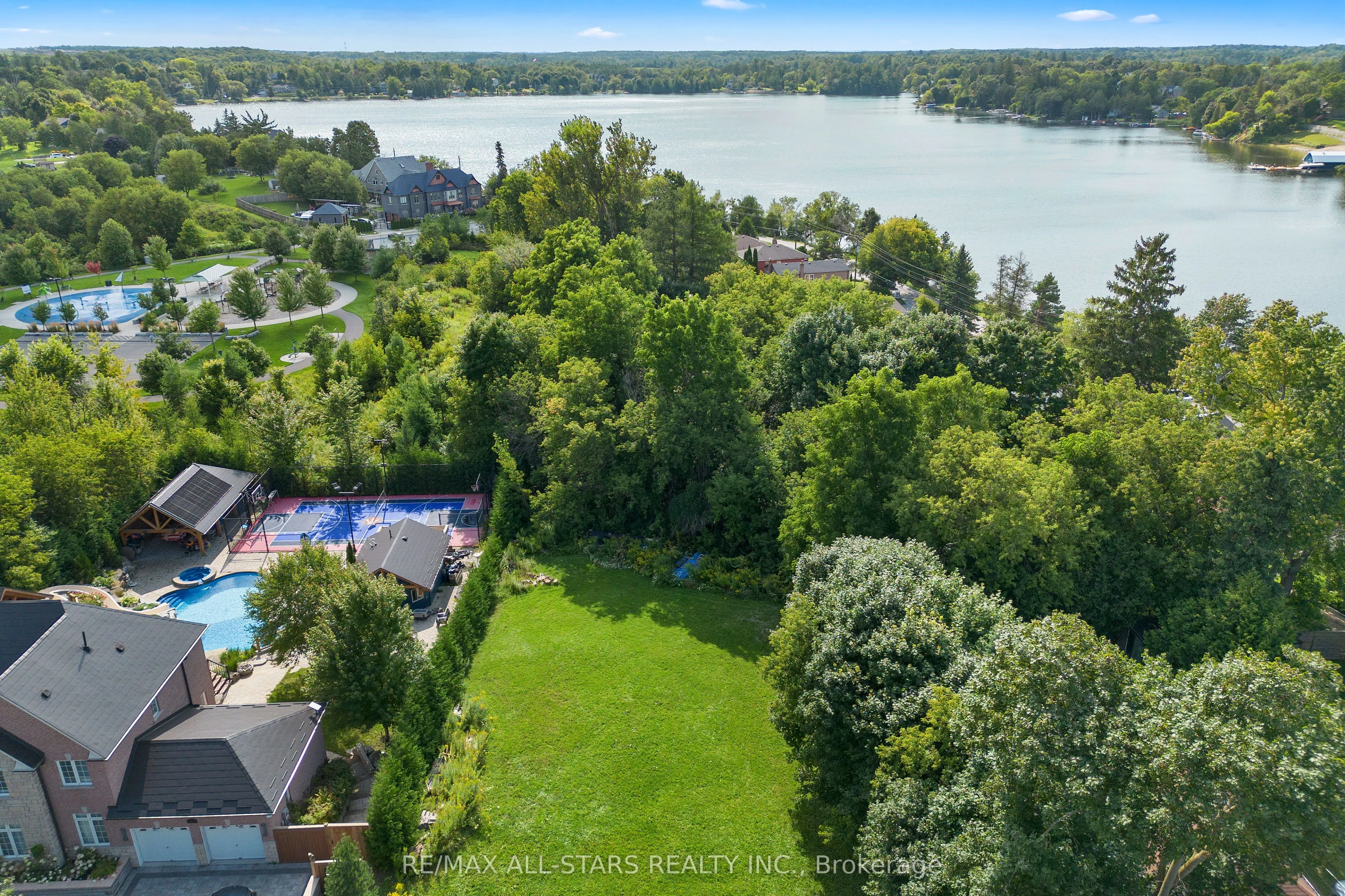 12 Churchill Drive S