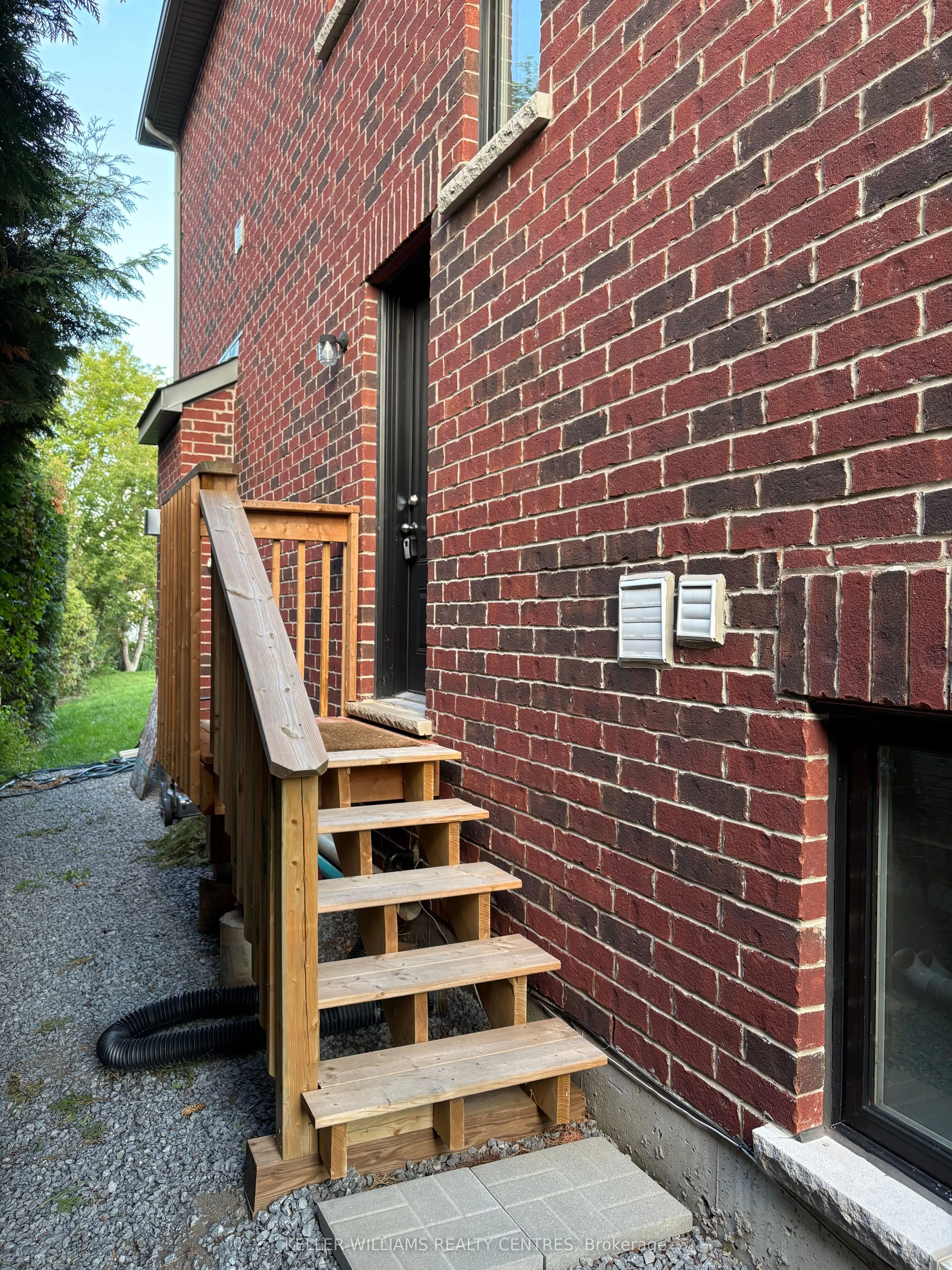 11 Robert Street