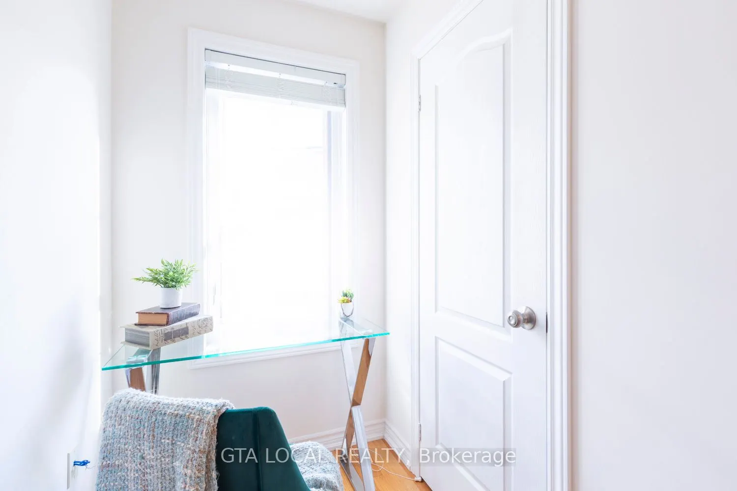 10 Porter Avenue W, #31