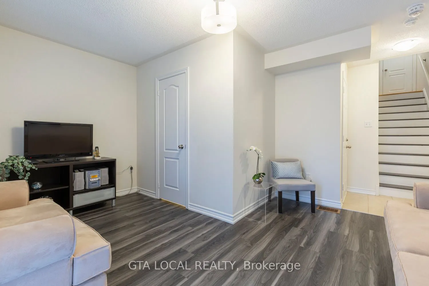 10 Porter Avenue W, #31