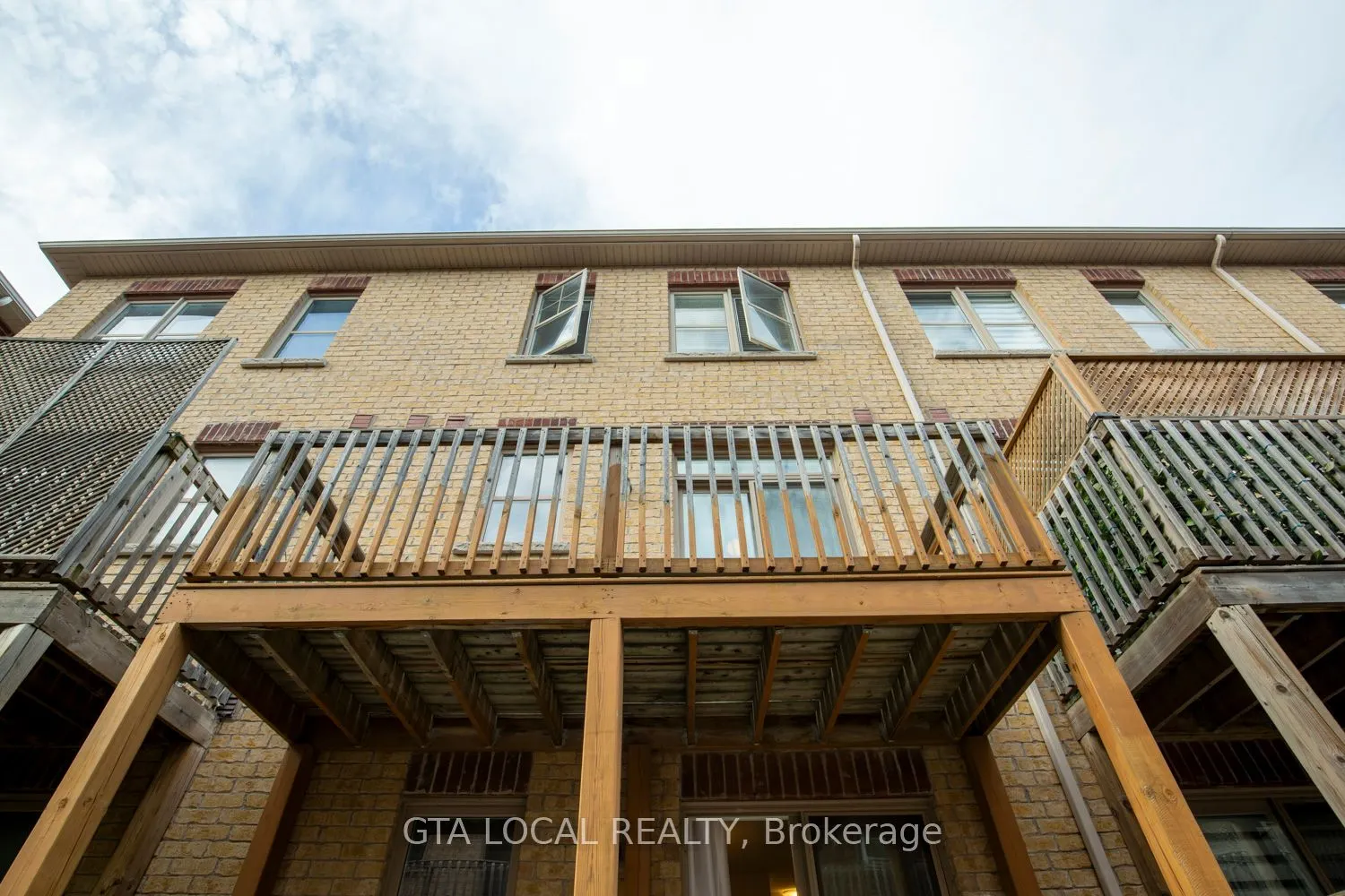 10 Porter Avenue W, #31
