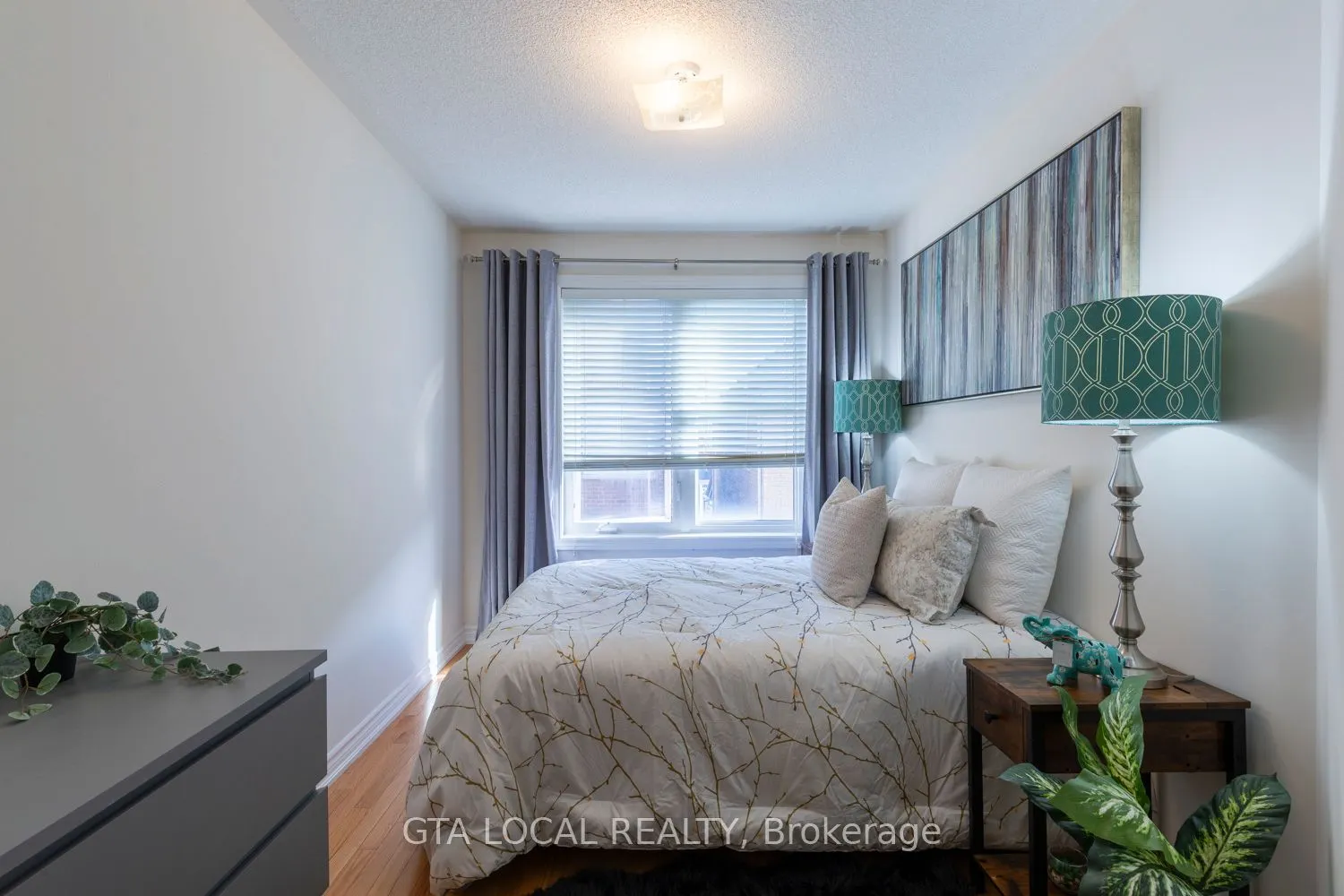10 Porter Avenue W, #31