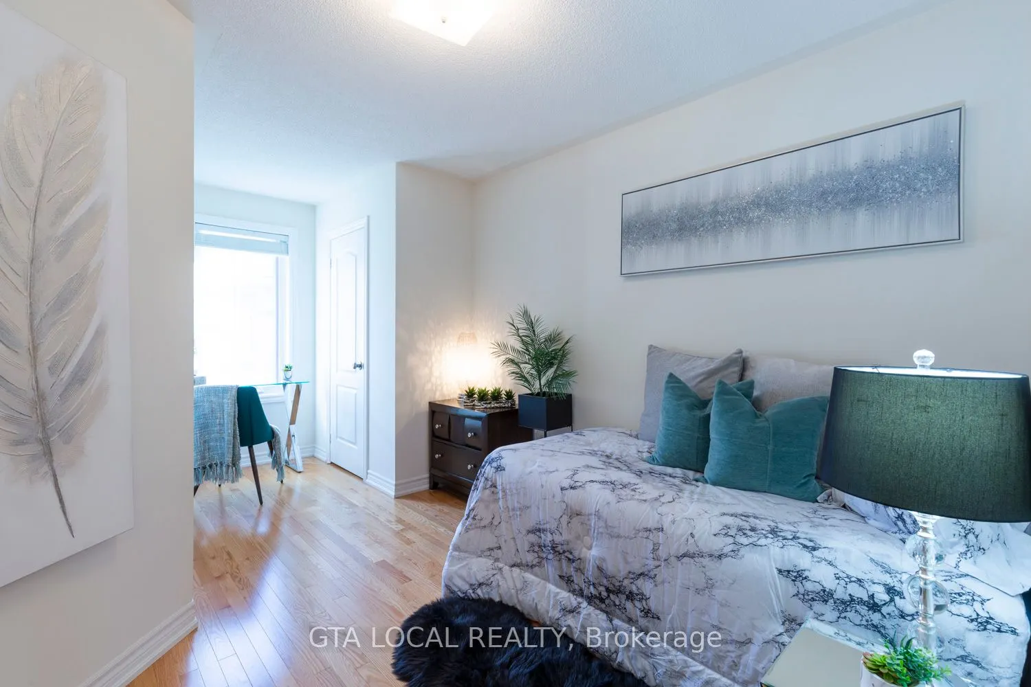 10 Porter Avenue W, #31