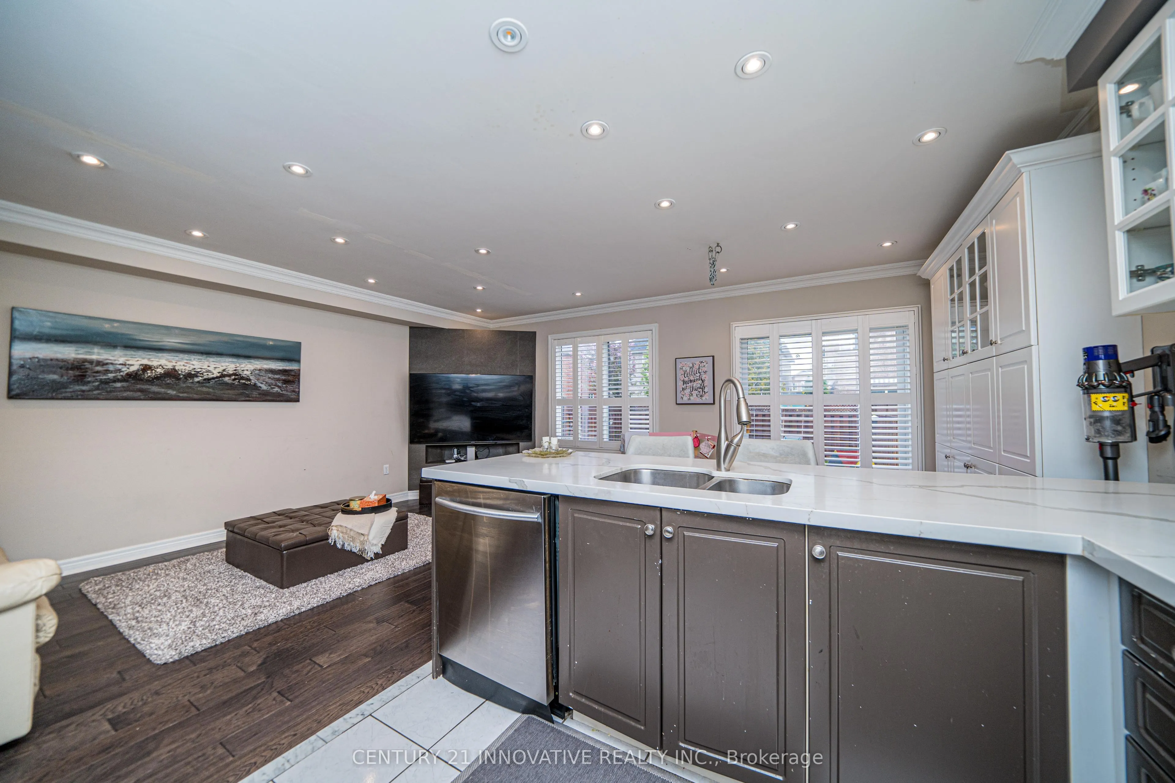 46 Laura Sabrina Drive, #Upper