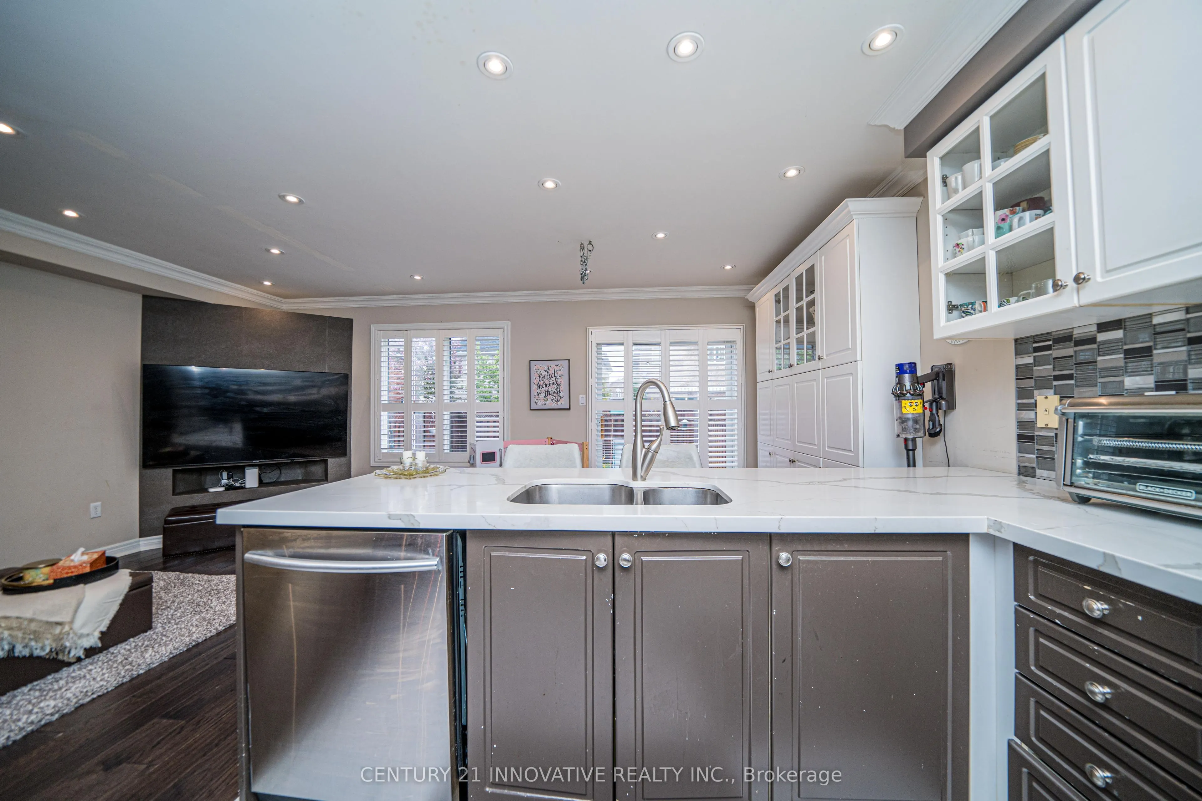 46 Laura Sabrina Drive, #Upper