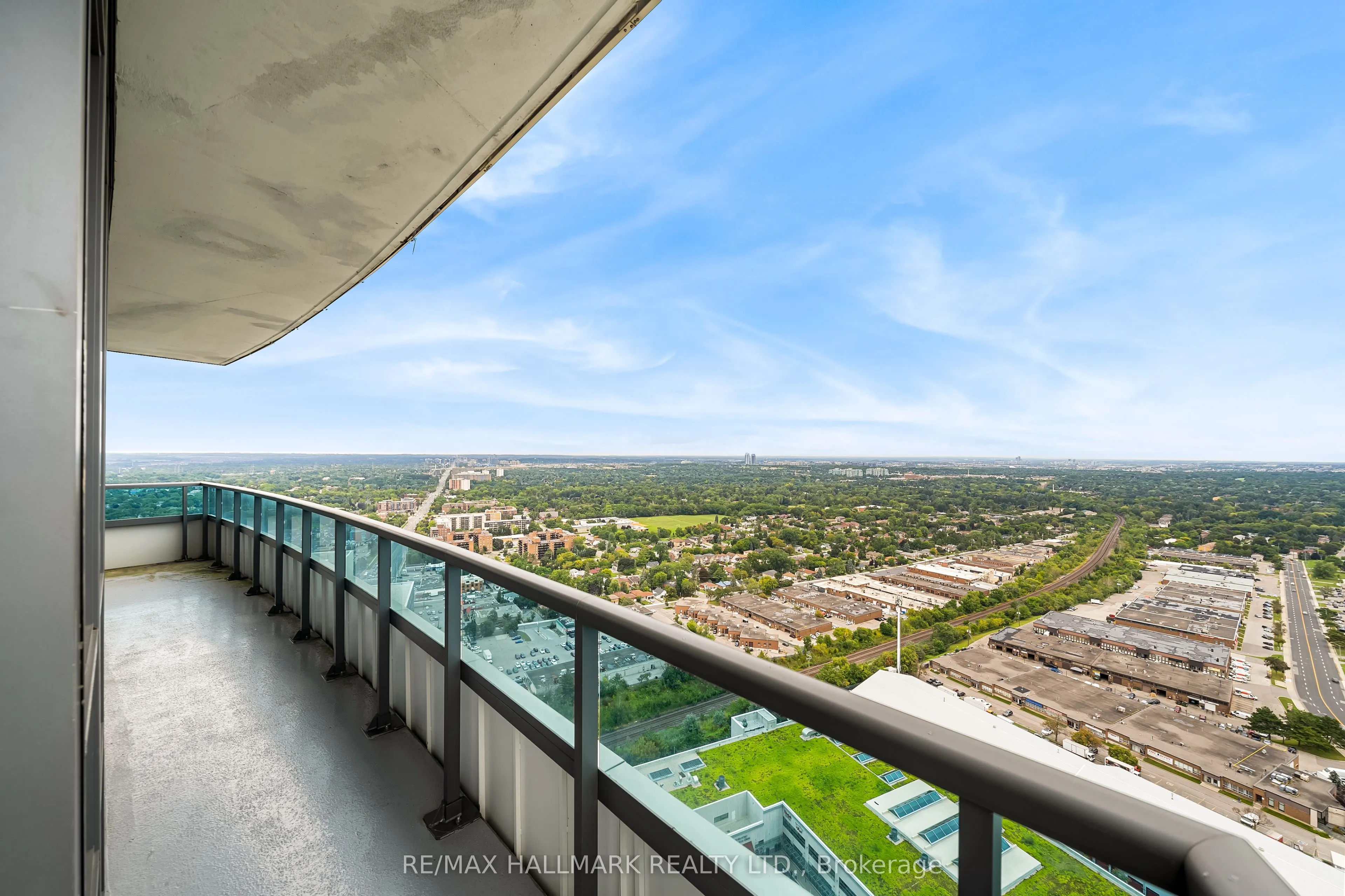7171 Yonge Street, #PH301