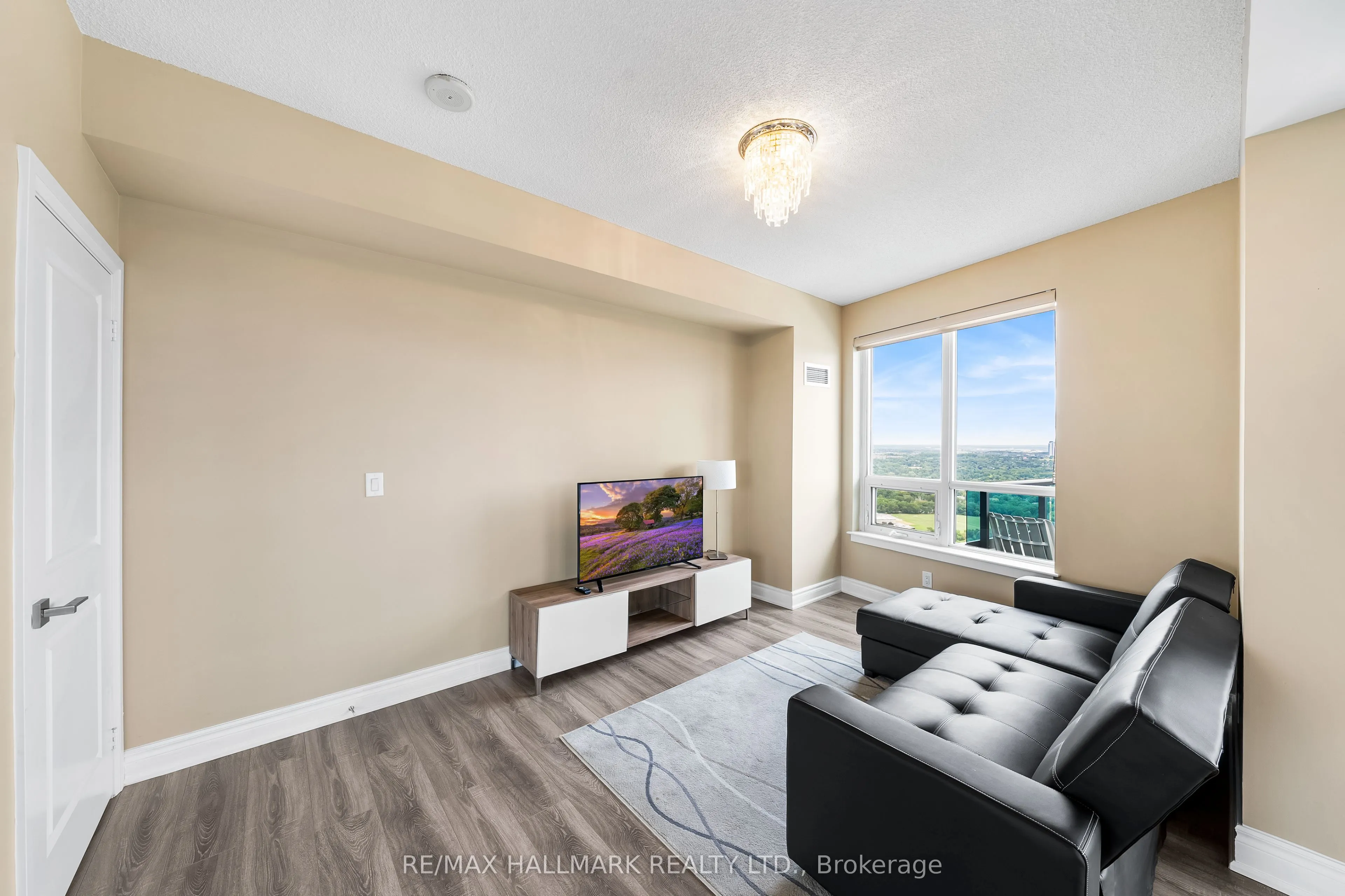 7171 Yonge Street, #PH301