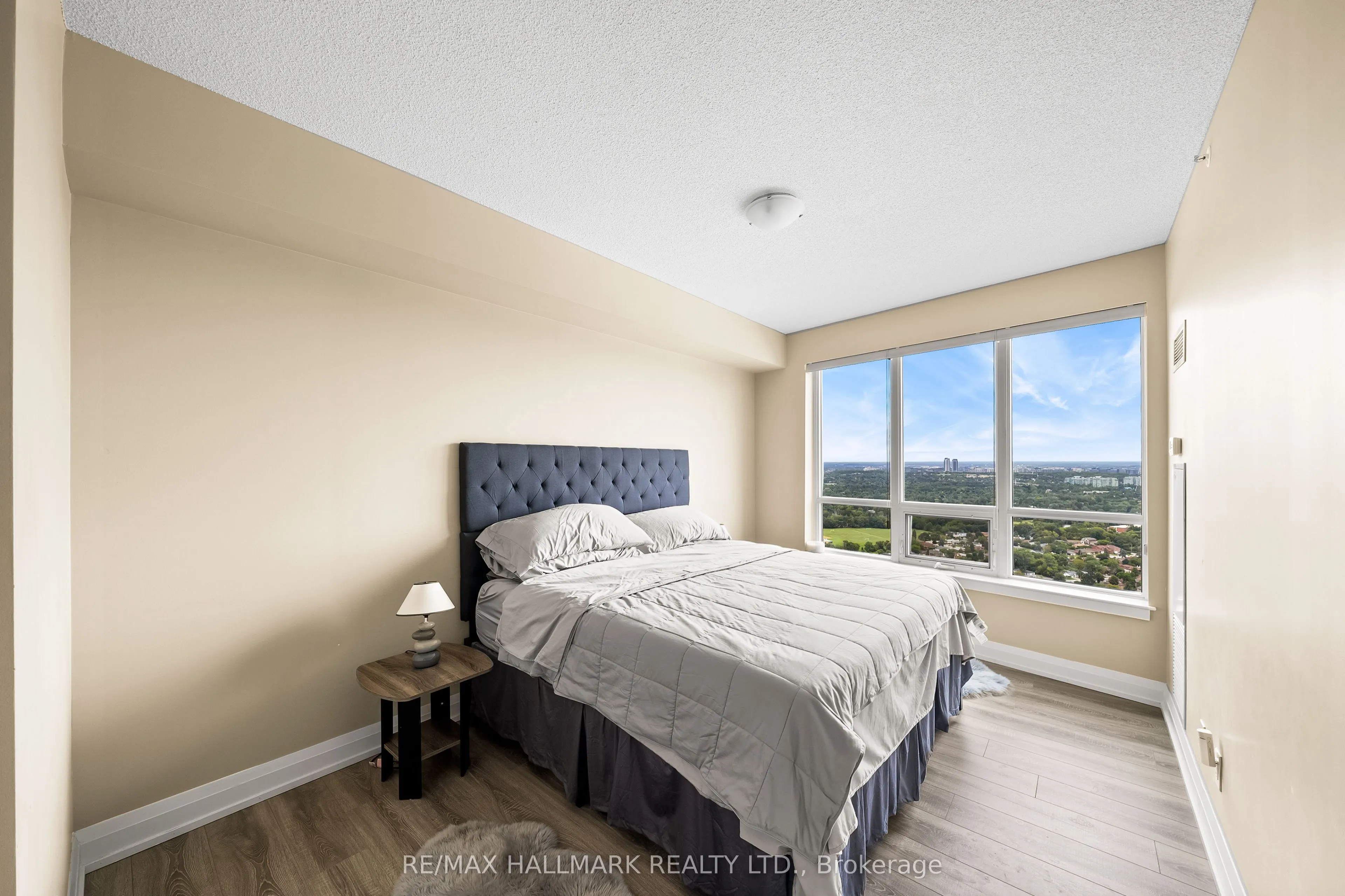 7171 Yonge Street, #PH301