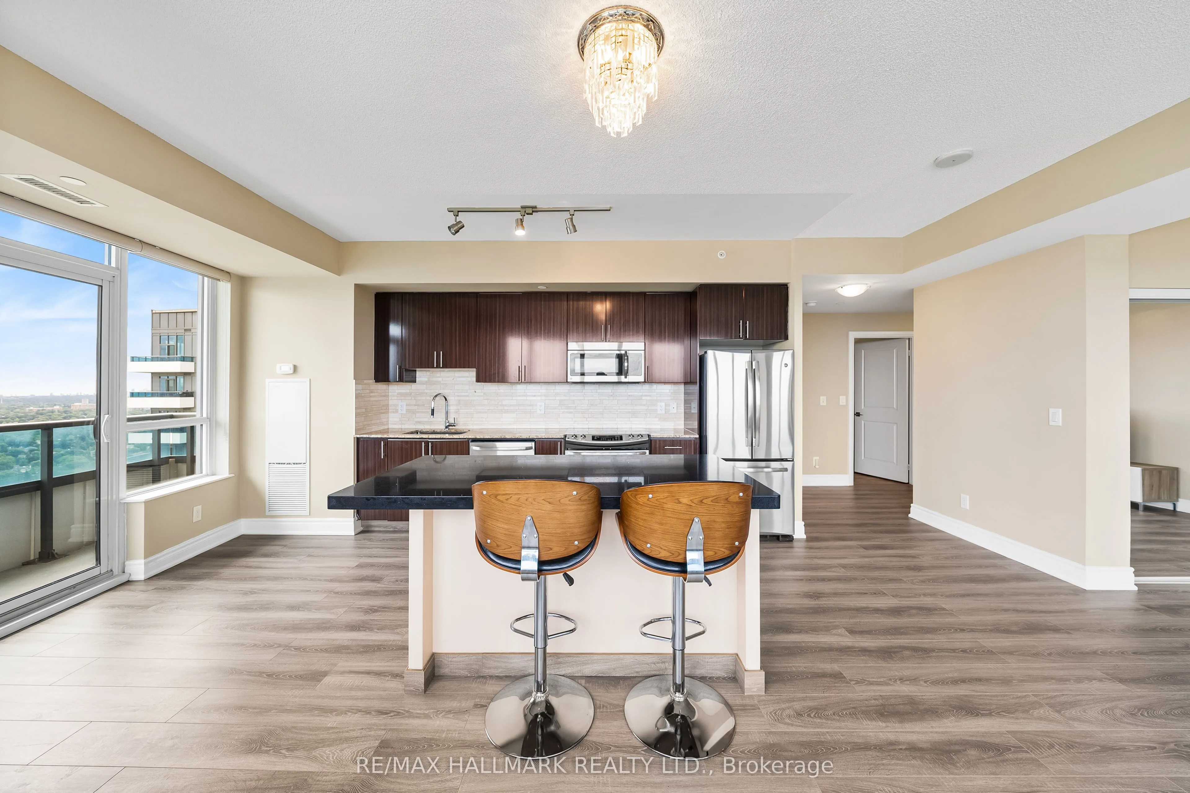 7171 Yonge Street, #PH301