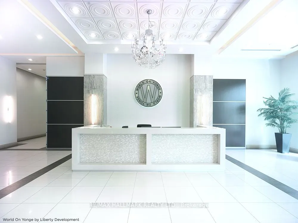 7171 Yonge Street, #PH301