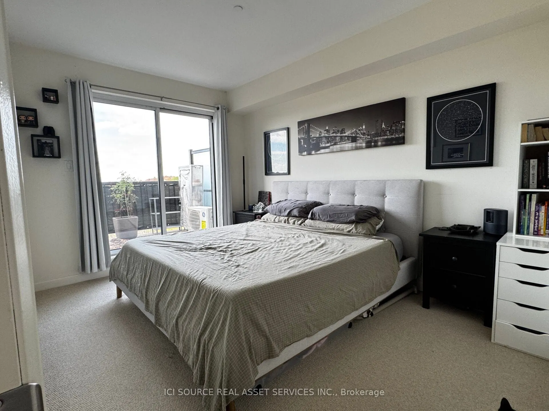 487 Queen Street, #303