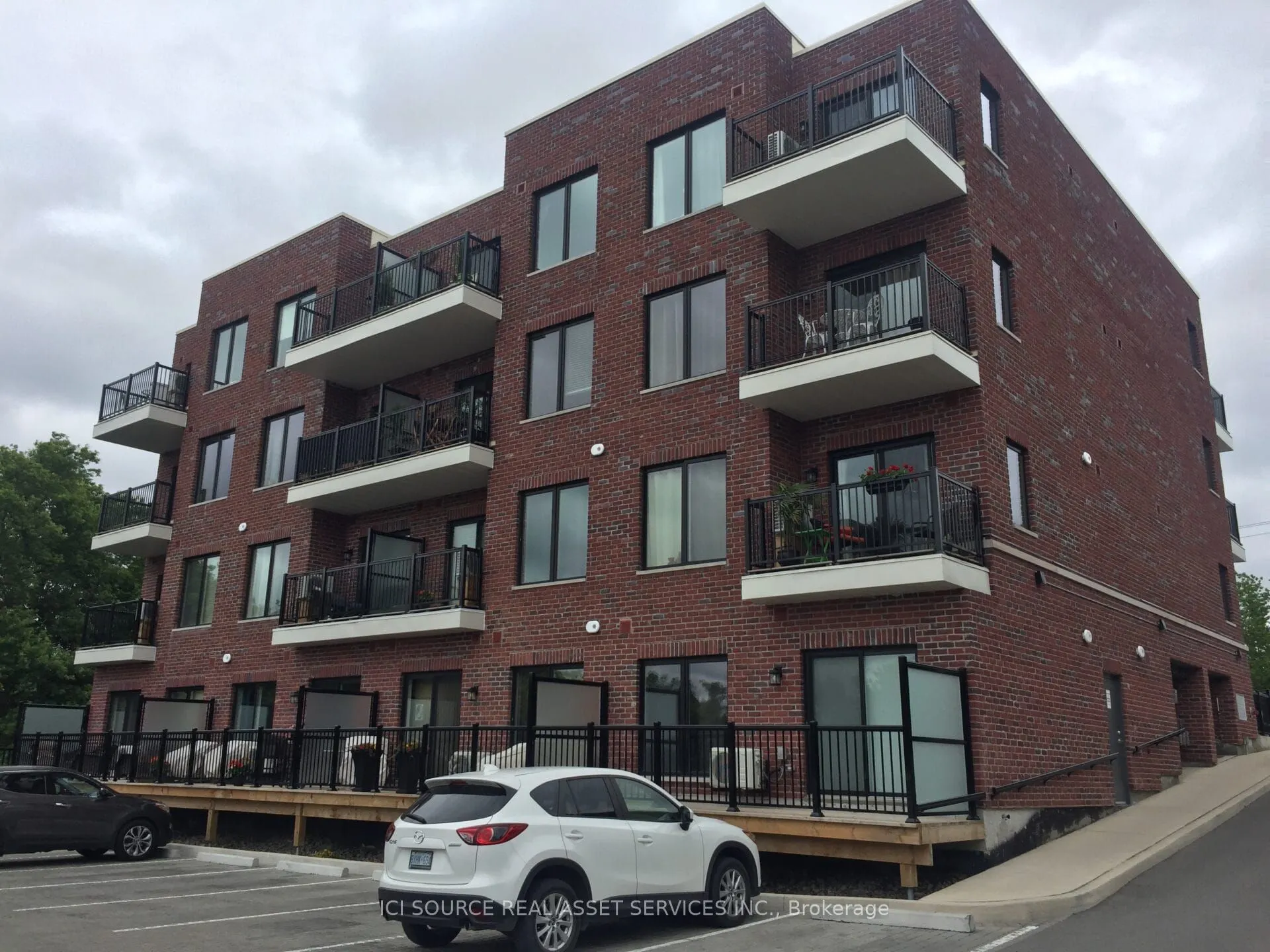 487 Queen Street, #303