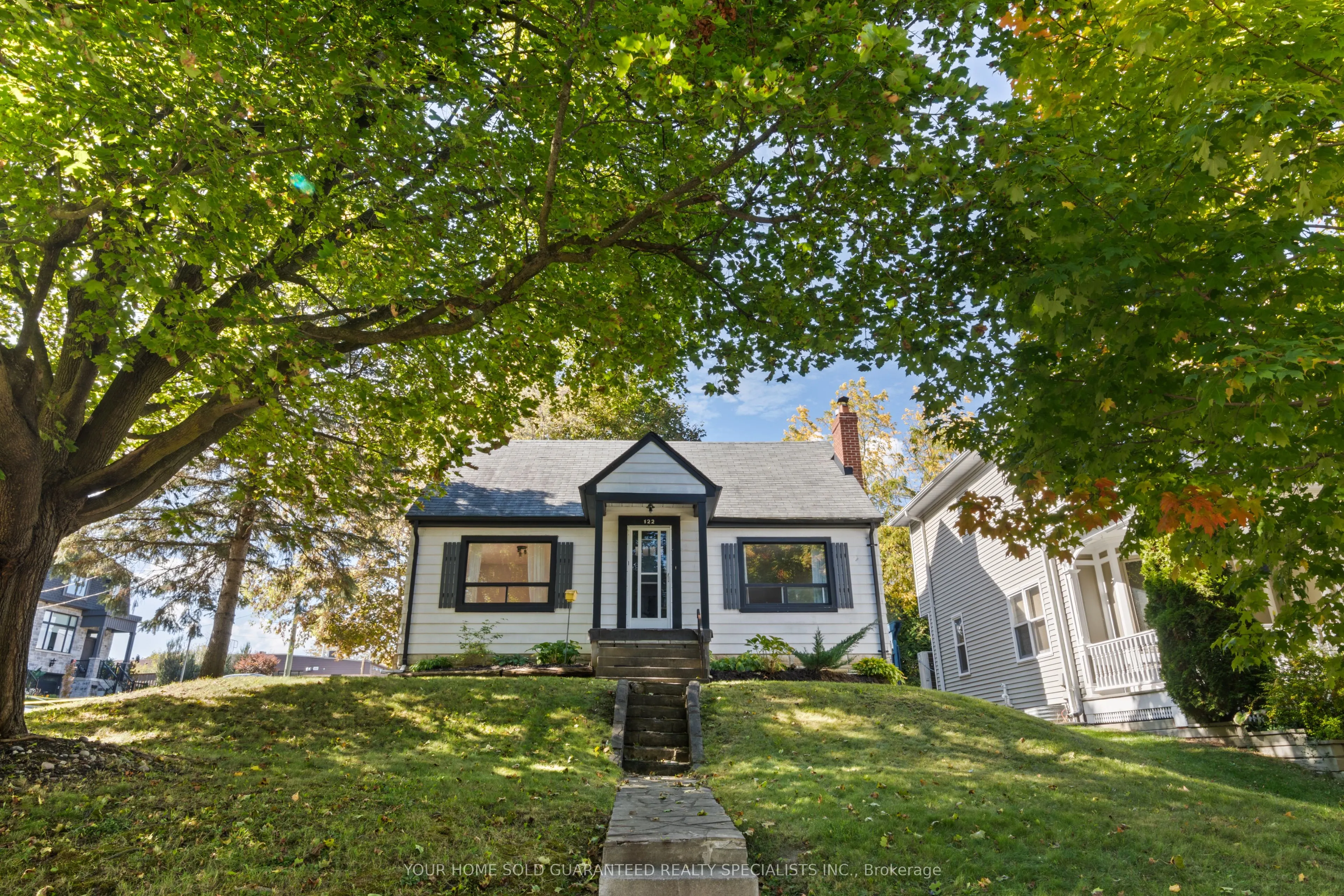 122 Gurnett Street
