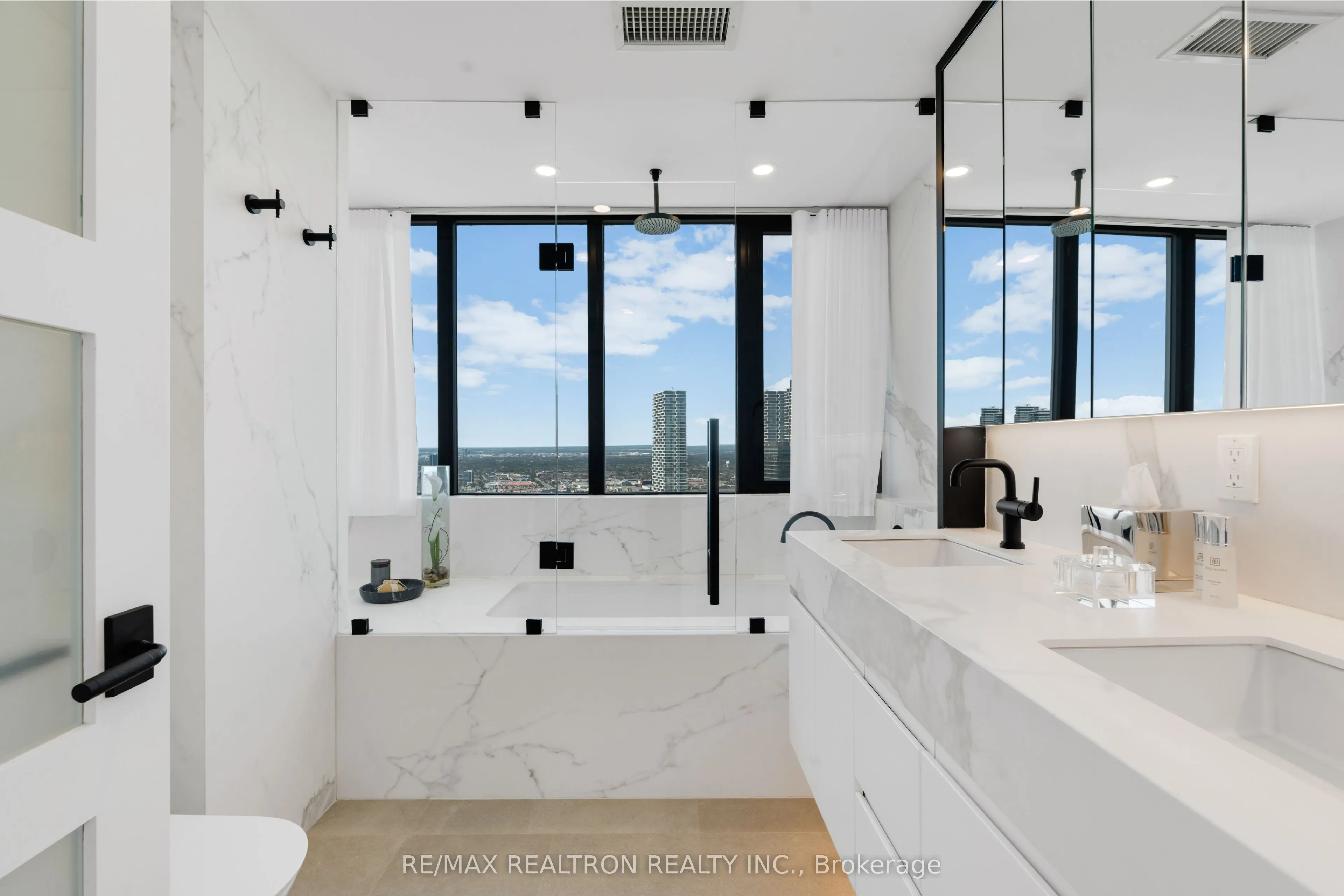 2916 Highway 7 Road, #PENTHOUSE - 3803