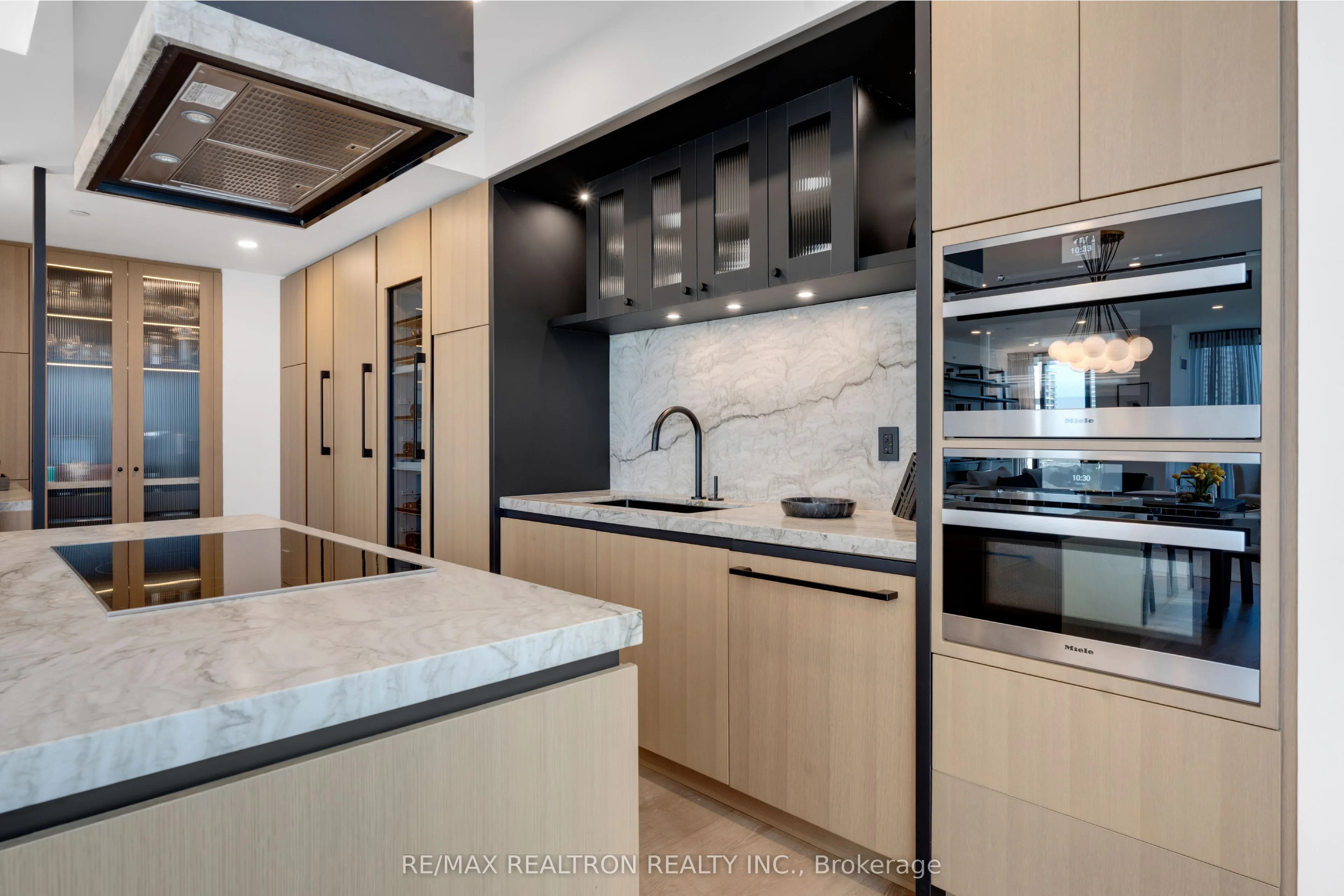 2916 Highway 7 Road, #PENTHOUSE - 3803