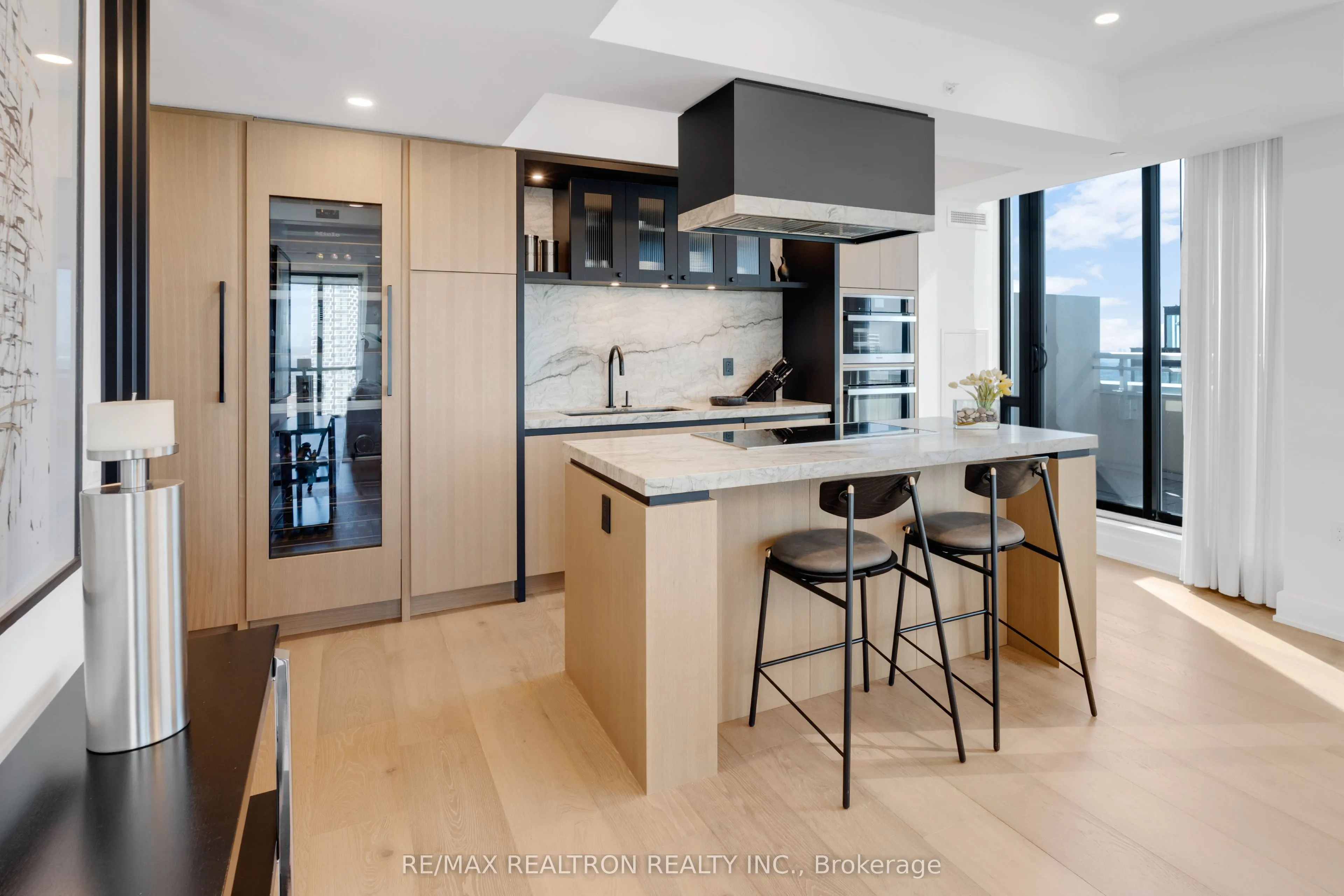 2916 Highway 7 Road, #PENTHOUSE - 3803