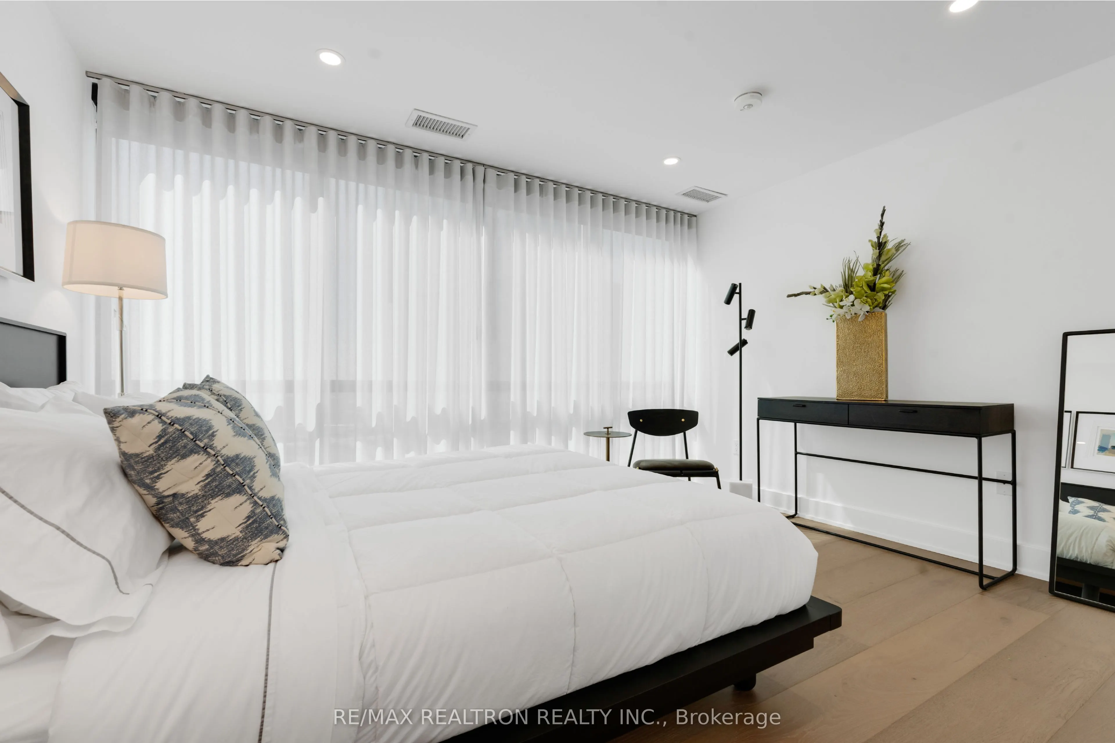 2916 Highway 7 Road, #PENTHOUSE - 3803