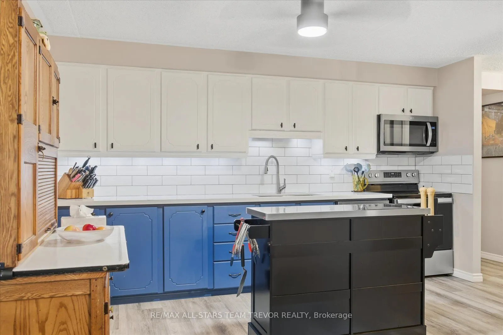 74 The Queensway S, #203