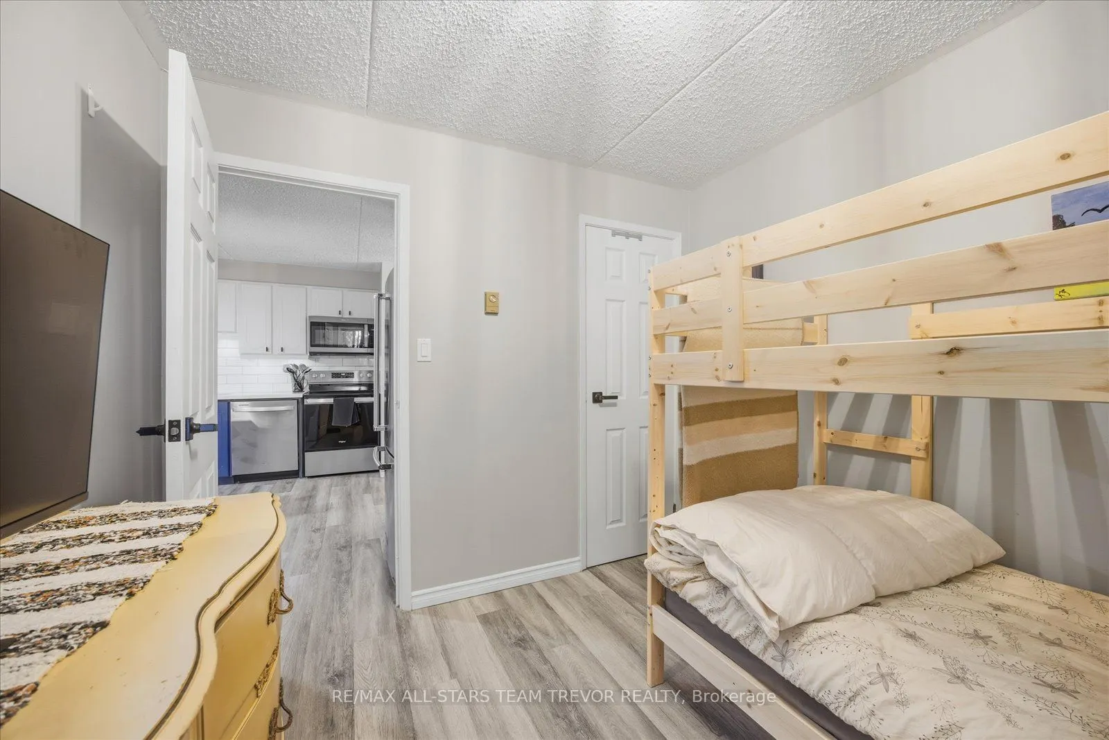 74 The Queensway S, #203