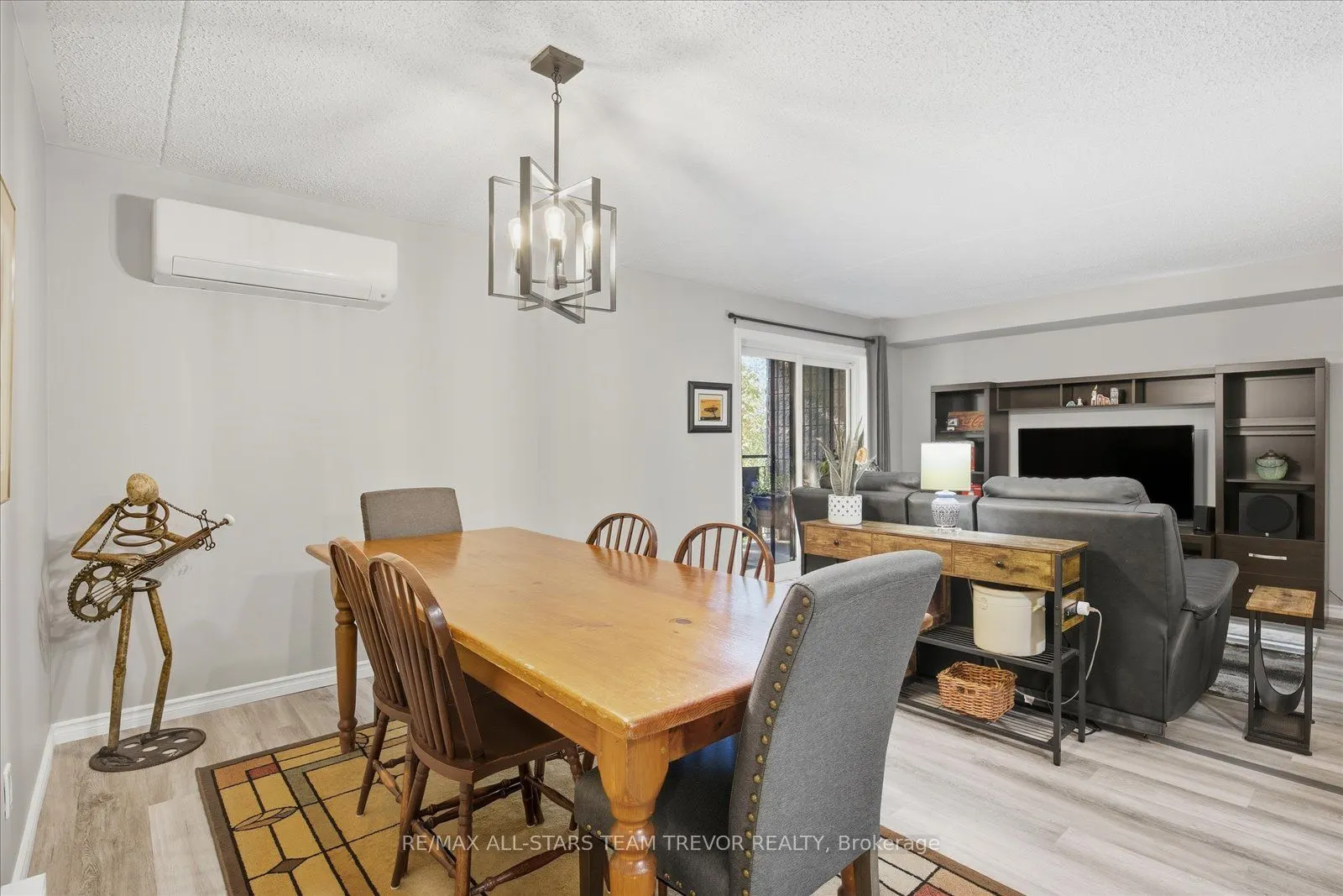 74 The Queensway S, #203