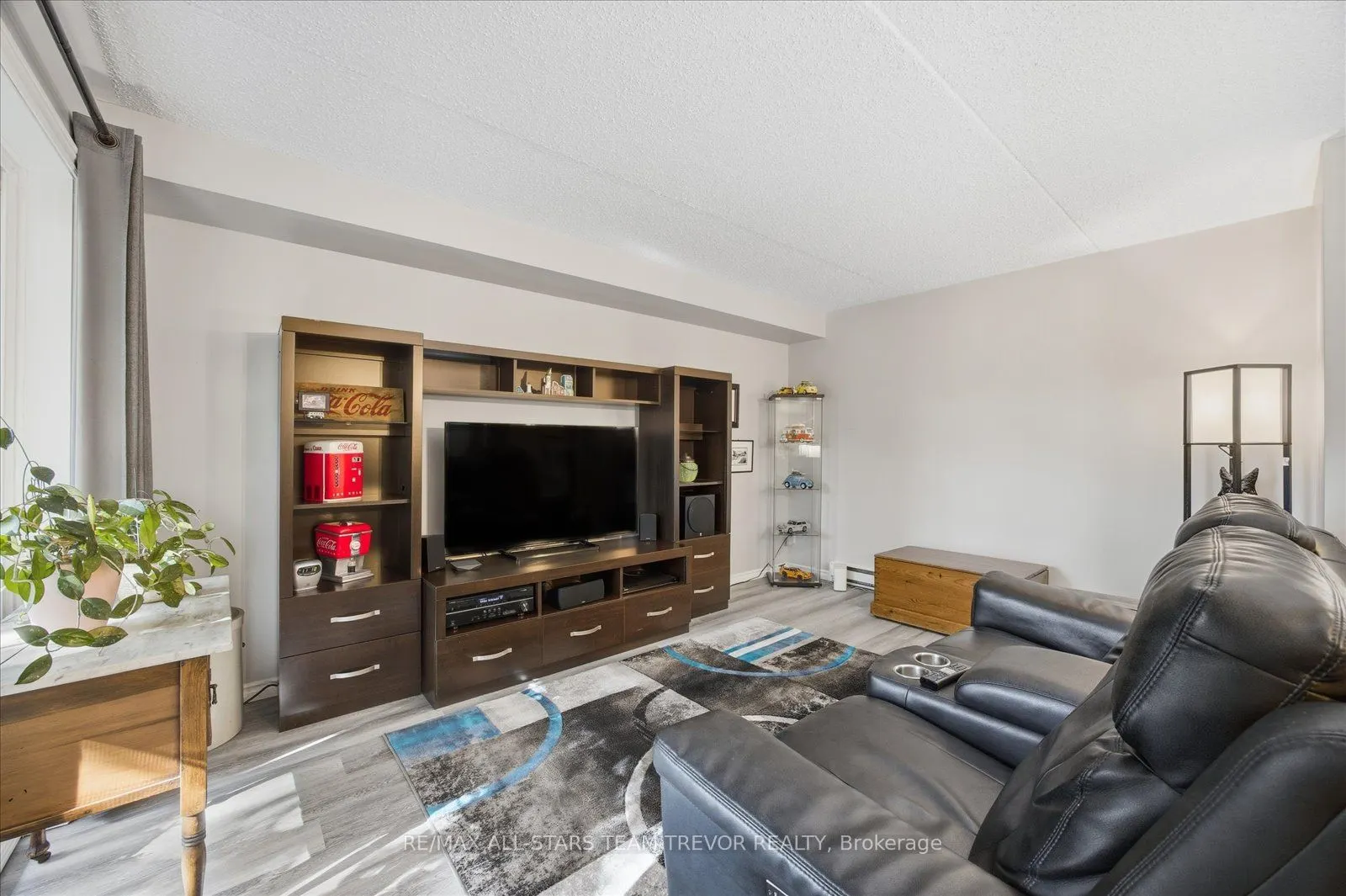 74 The Queensway S, #203