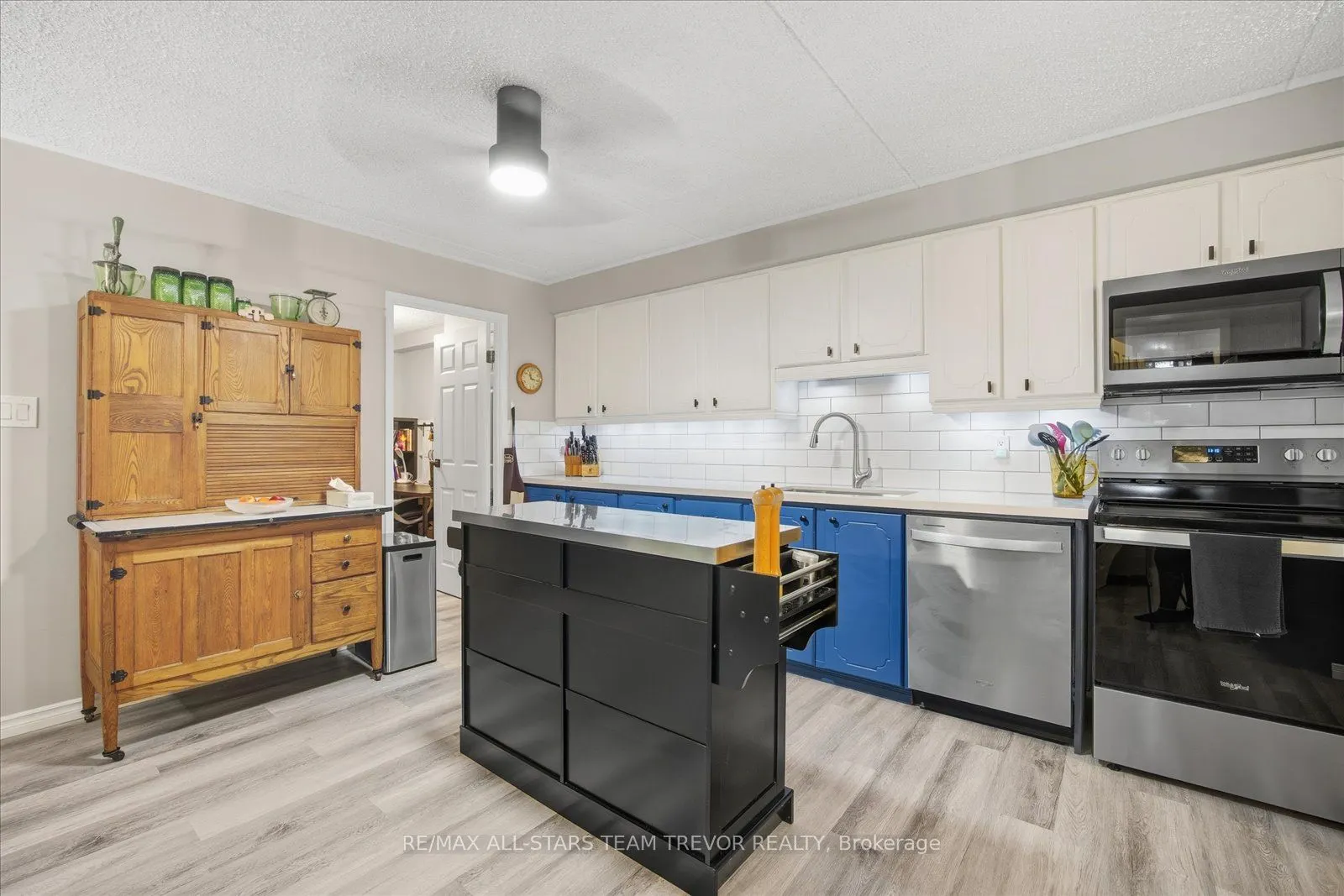 74 The Queensway S, #203