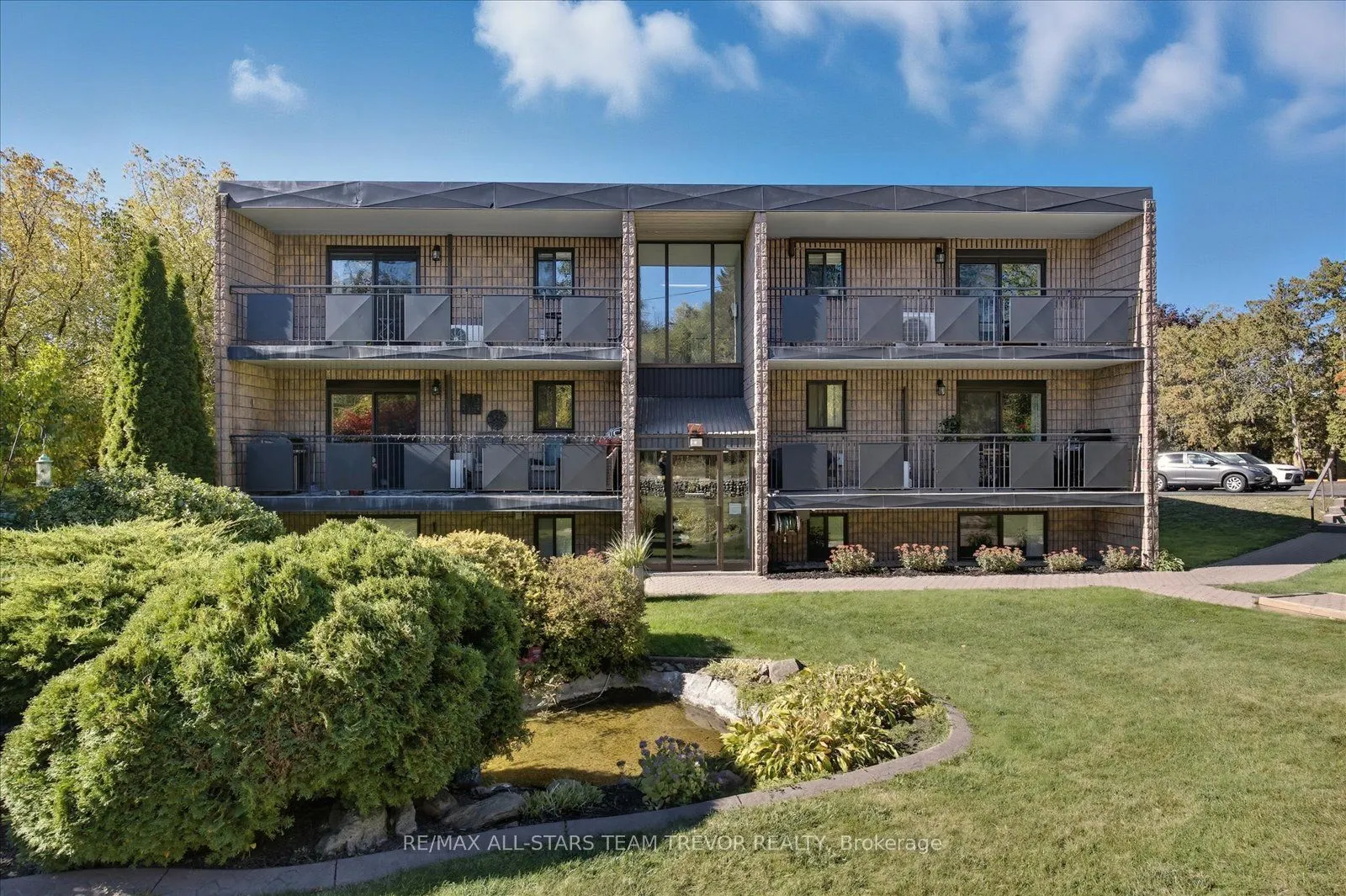 74 The Queensway S, #203