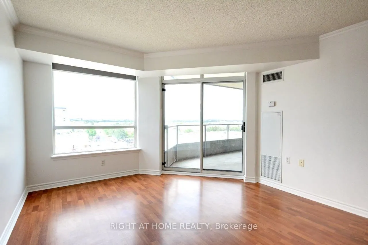 9015 Leslie Street, #615