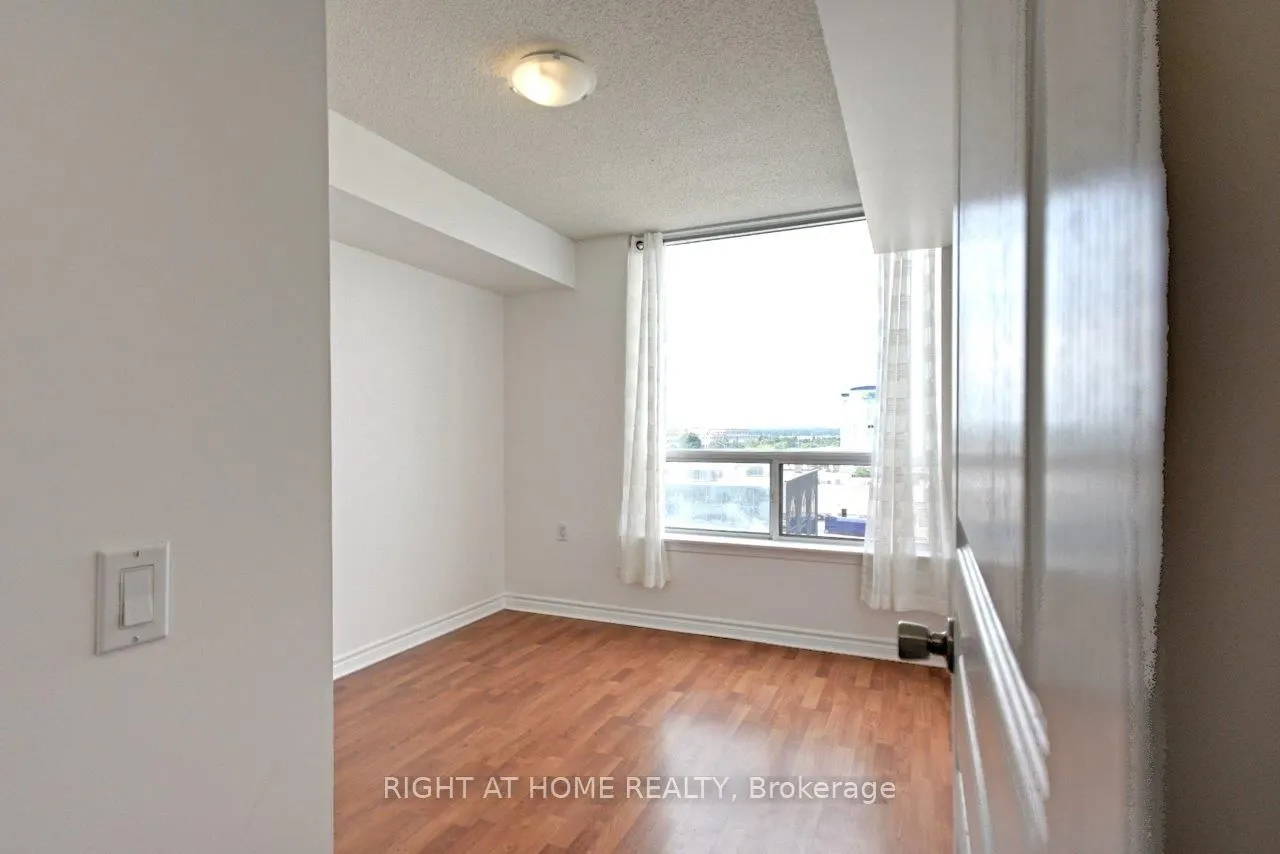 9015 Leslie Street, #615