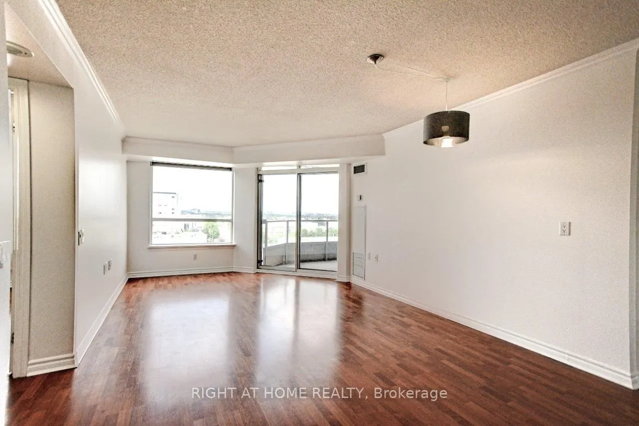 9015 Leslie Street, #615