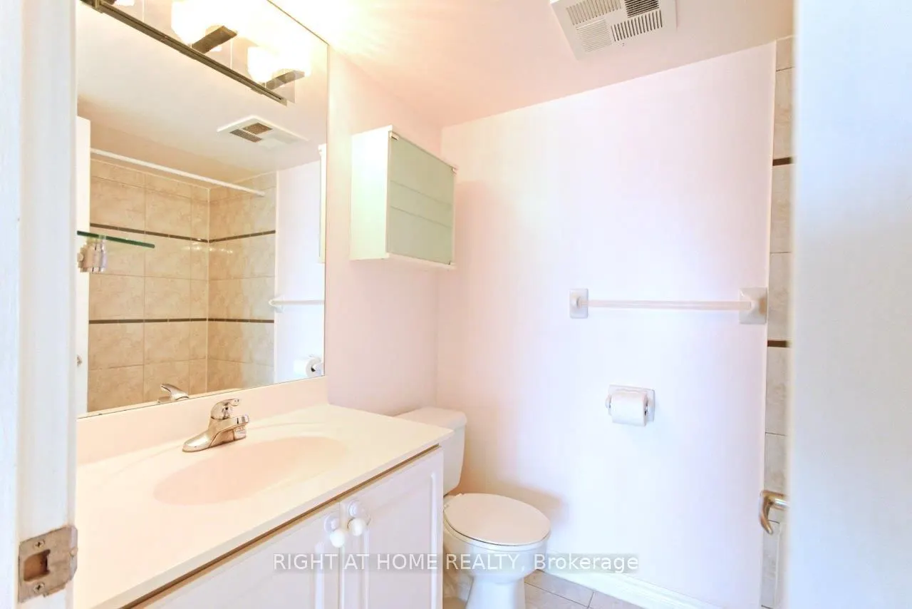 9015 Leslie Street, #615