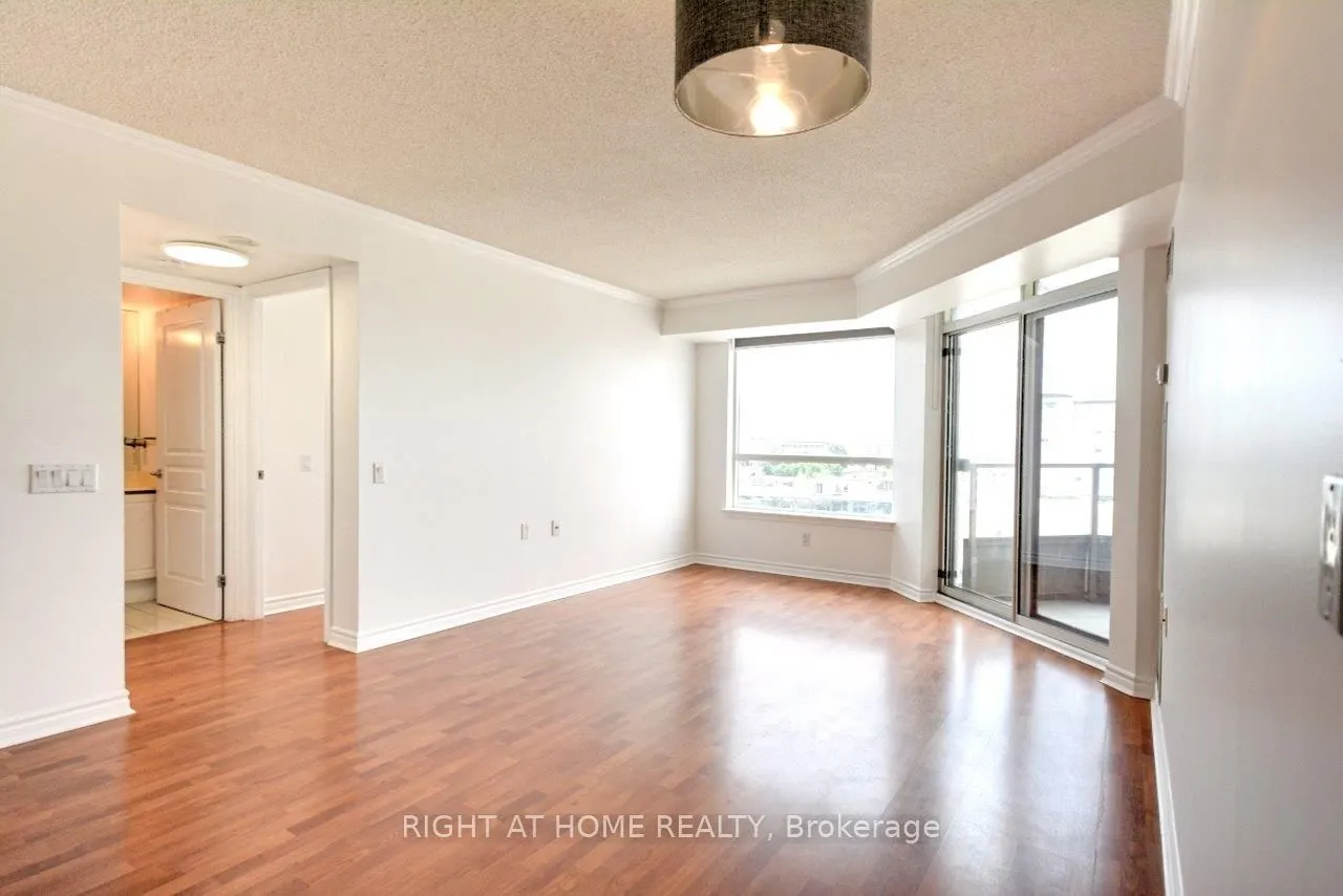 9015 Leslie Street, #615