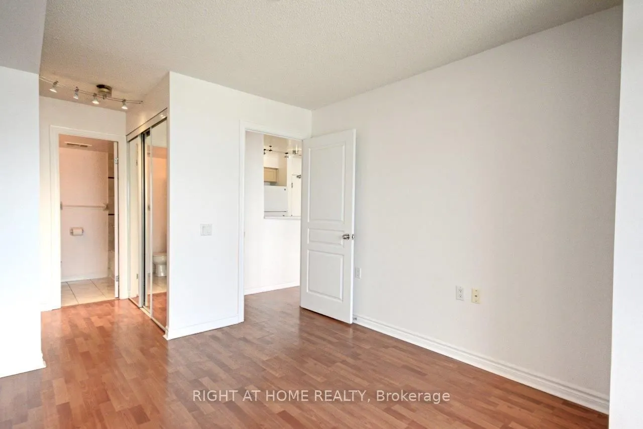 9015 Leslie Street, #615