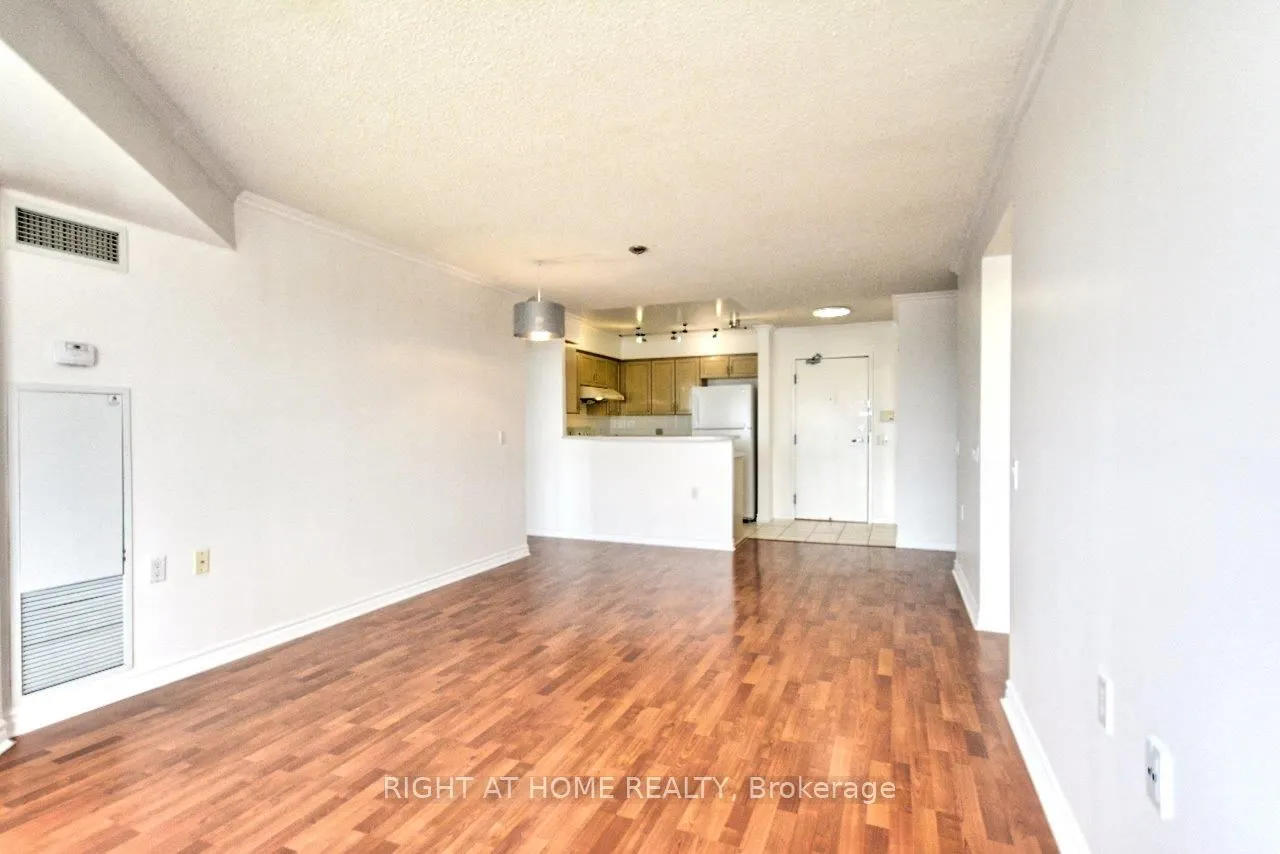 9015 Leslie Street, #615