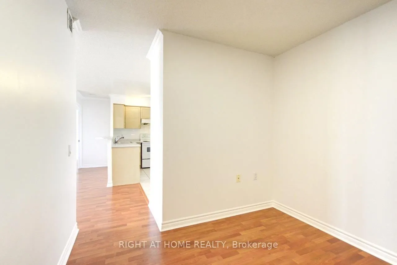 9015 Leslie Street, #615
