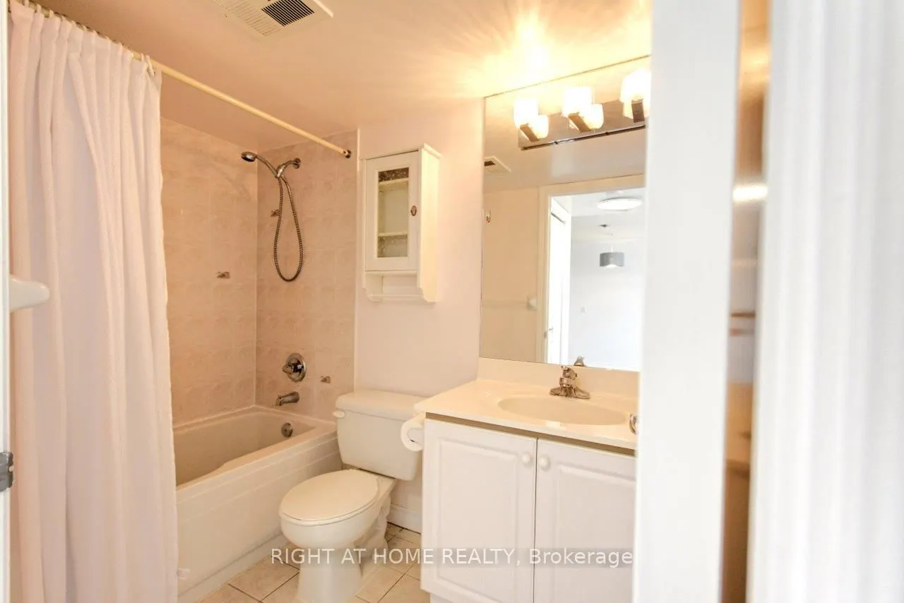 9015 Leslie Street, #615