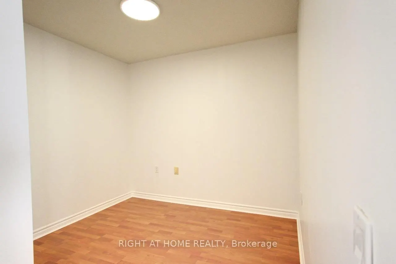 9015 Leslie Street, #615