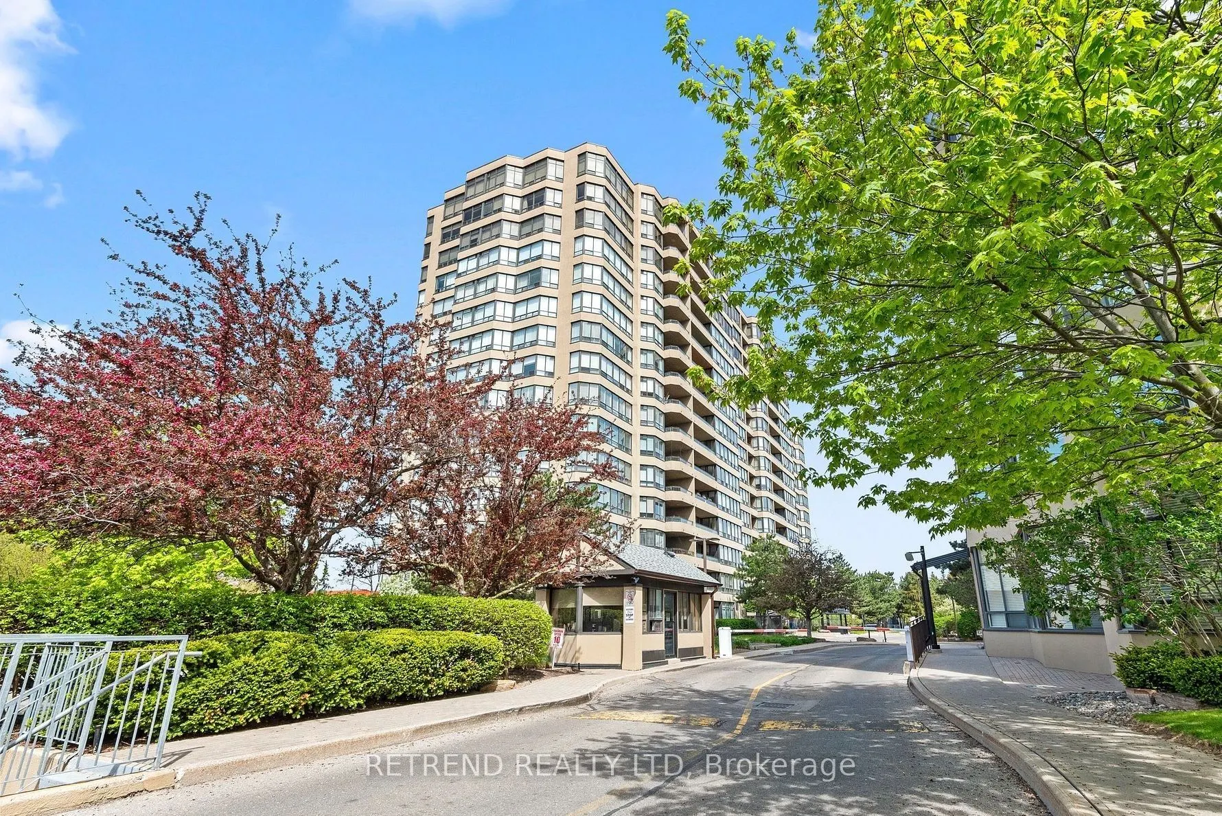 32 Clarissa Drive, #826