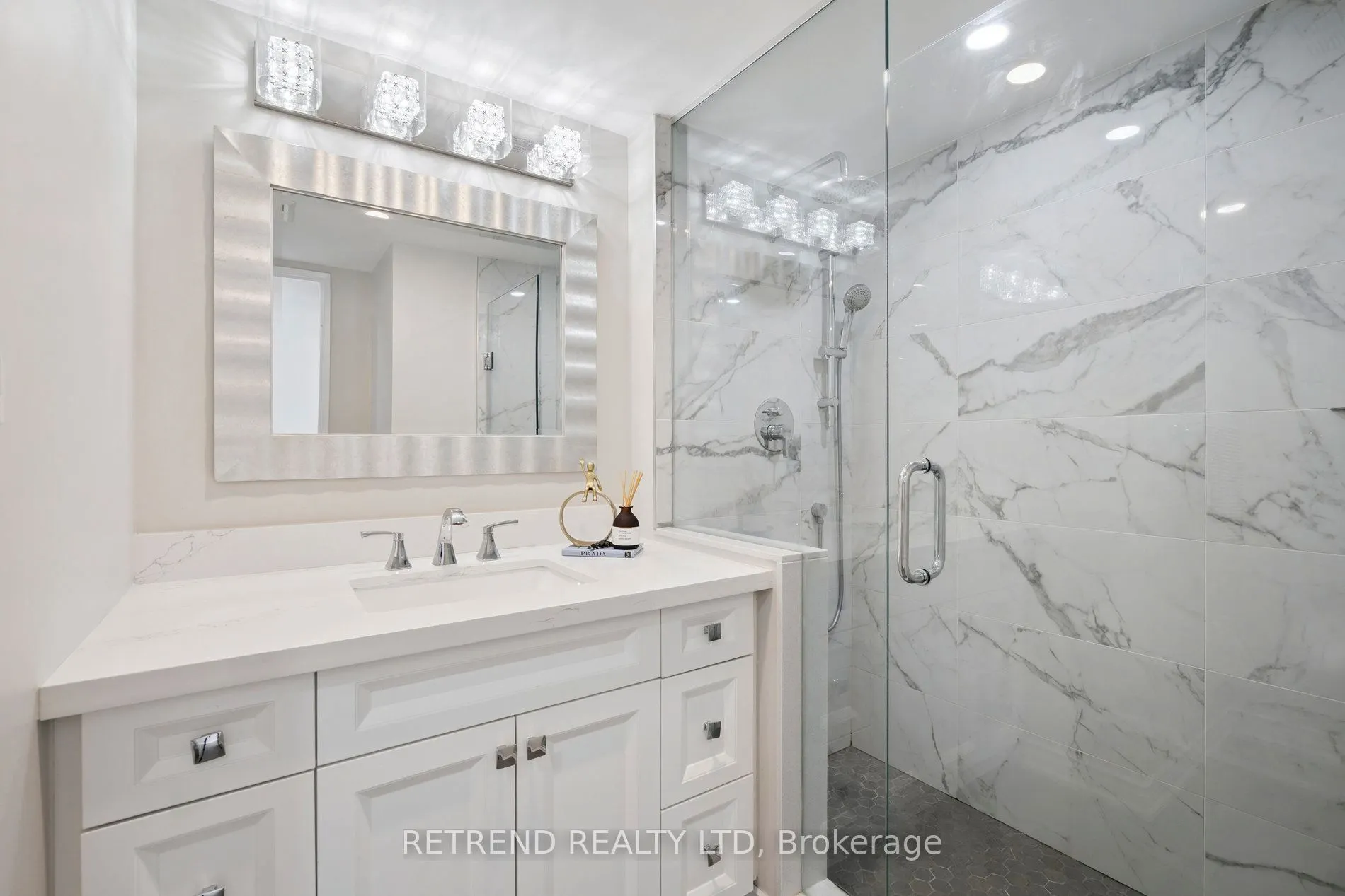 32 Clarissa Drive, #826