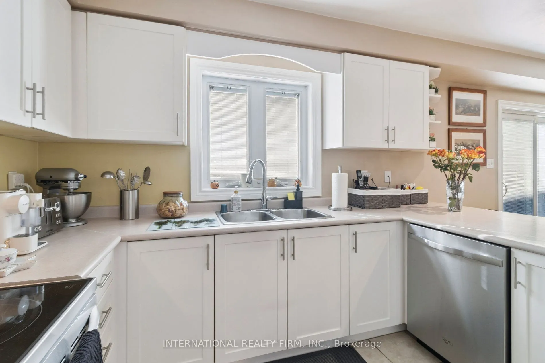 76 Timberwolf Crescent