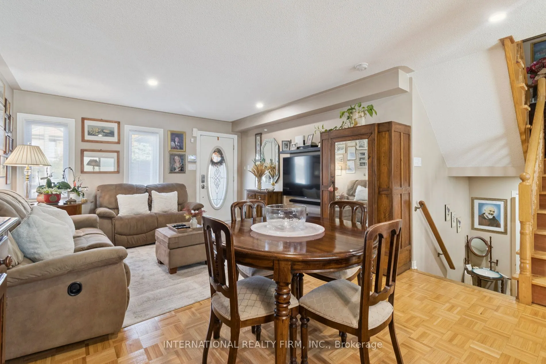 76 Timberwolf Crescent