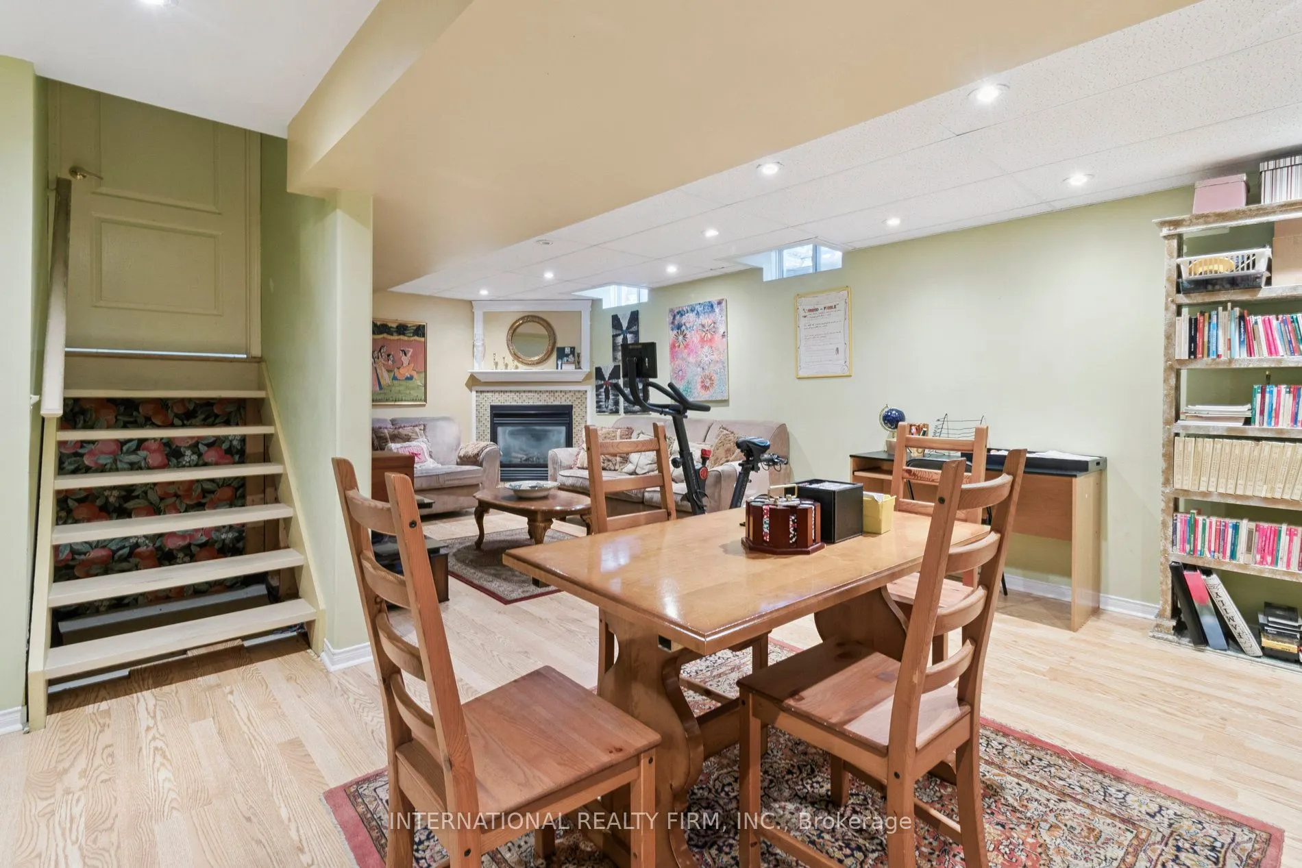 76 Timberwolf Crescent