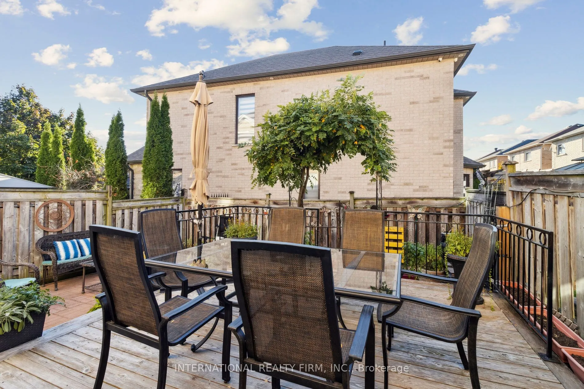 76 Timberwolf Crescent