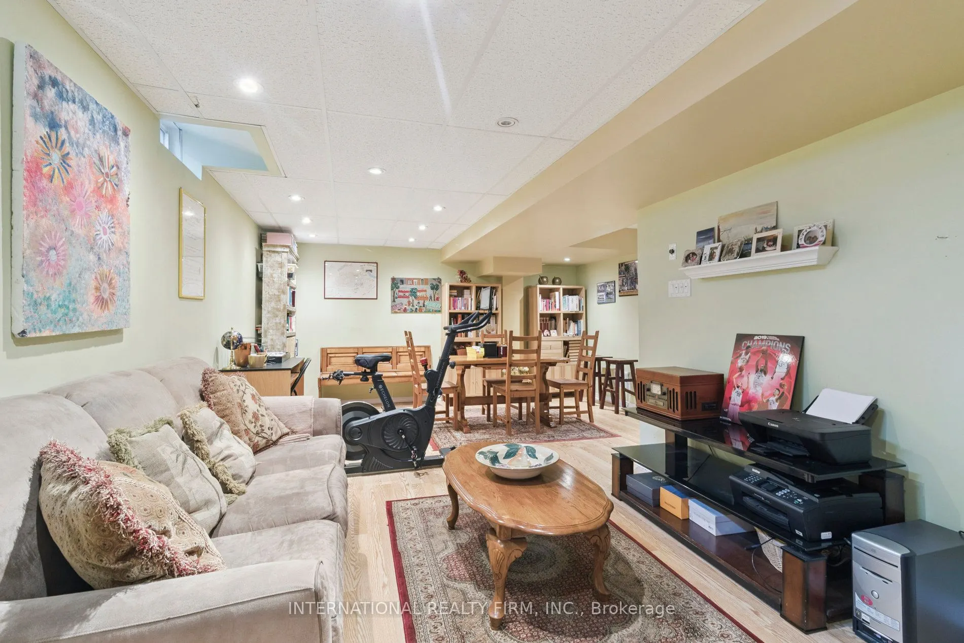 76 Timberwolf Crescent