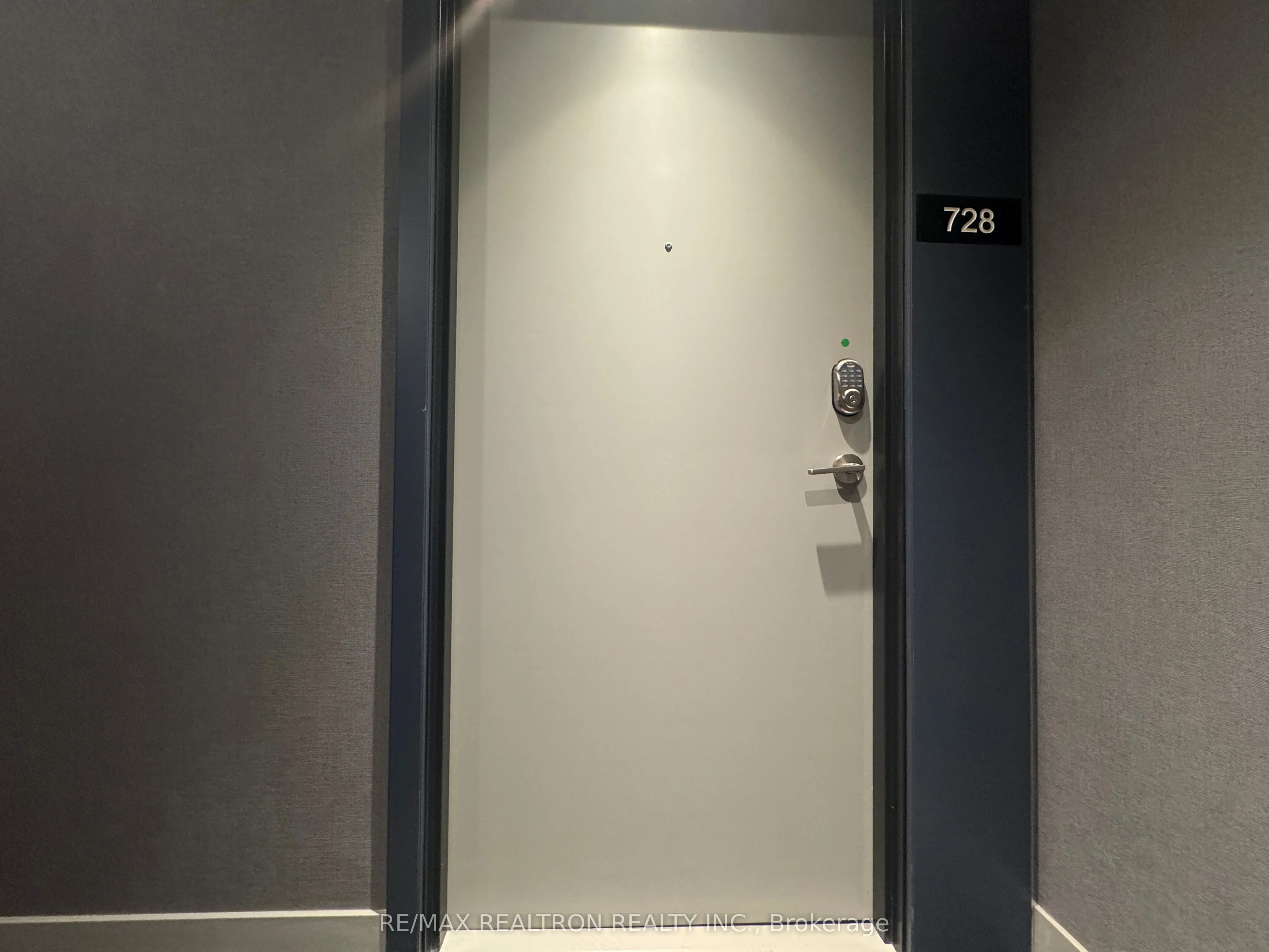 50 Upper Mall Way, #728